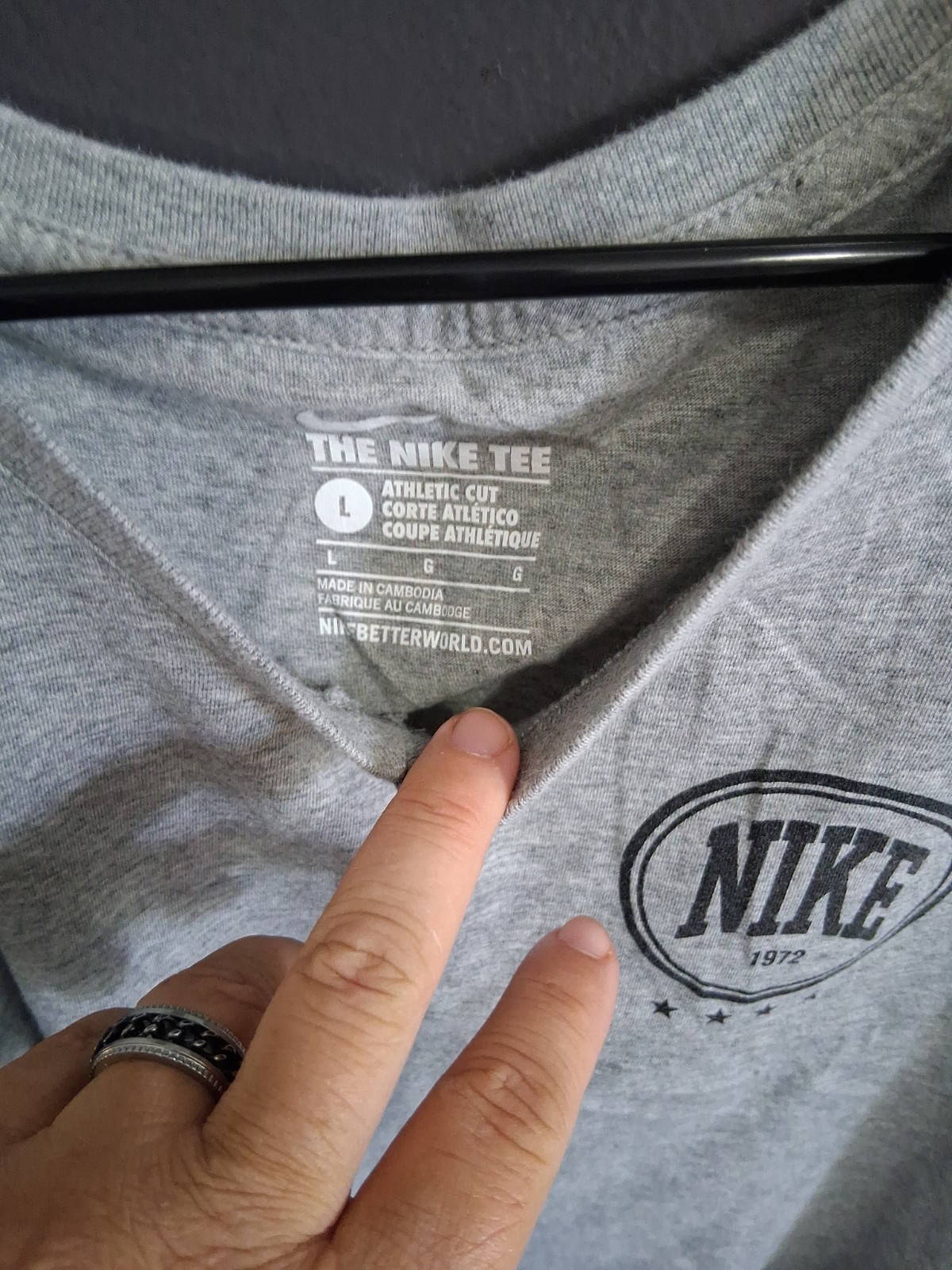 Womens Athletic Cut Nike Tshirt Size Large. [1]
