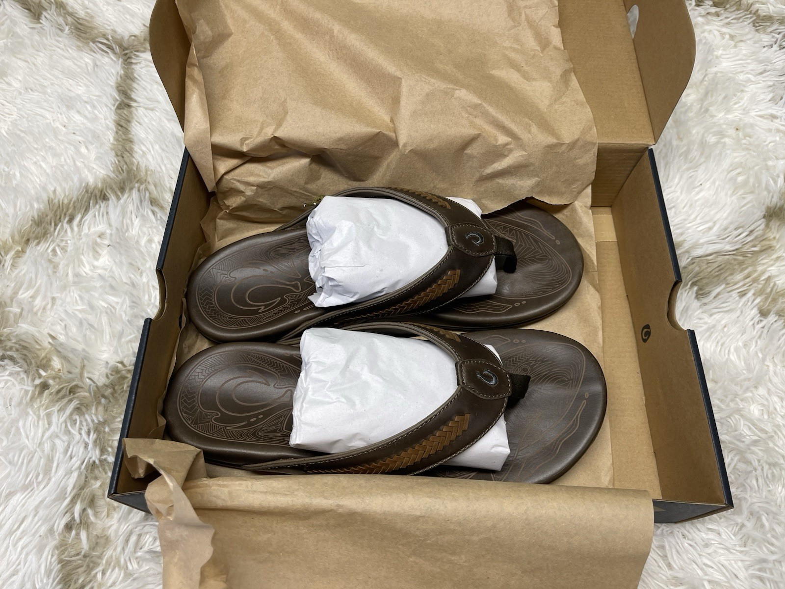 🧡*NIB*OluKai Men’s Size 11 Mea Ola Mano Leather Beach Sandals -Mustang/Tan
