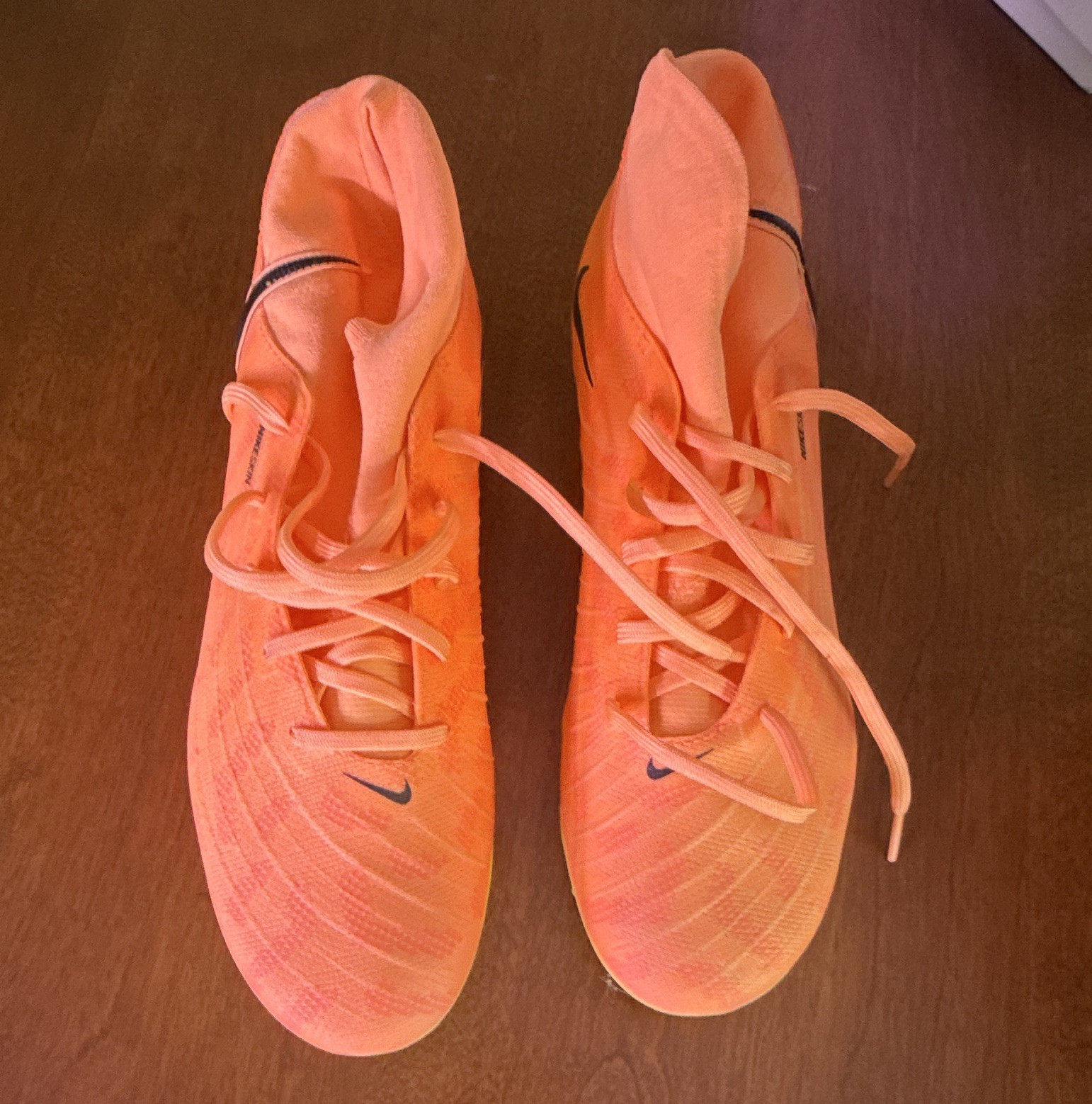 Nike Phantom Luna Men’s Mid-Top Lace-Up Orange Plastic Soccer Cleats