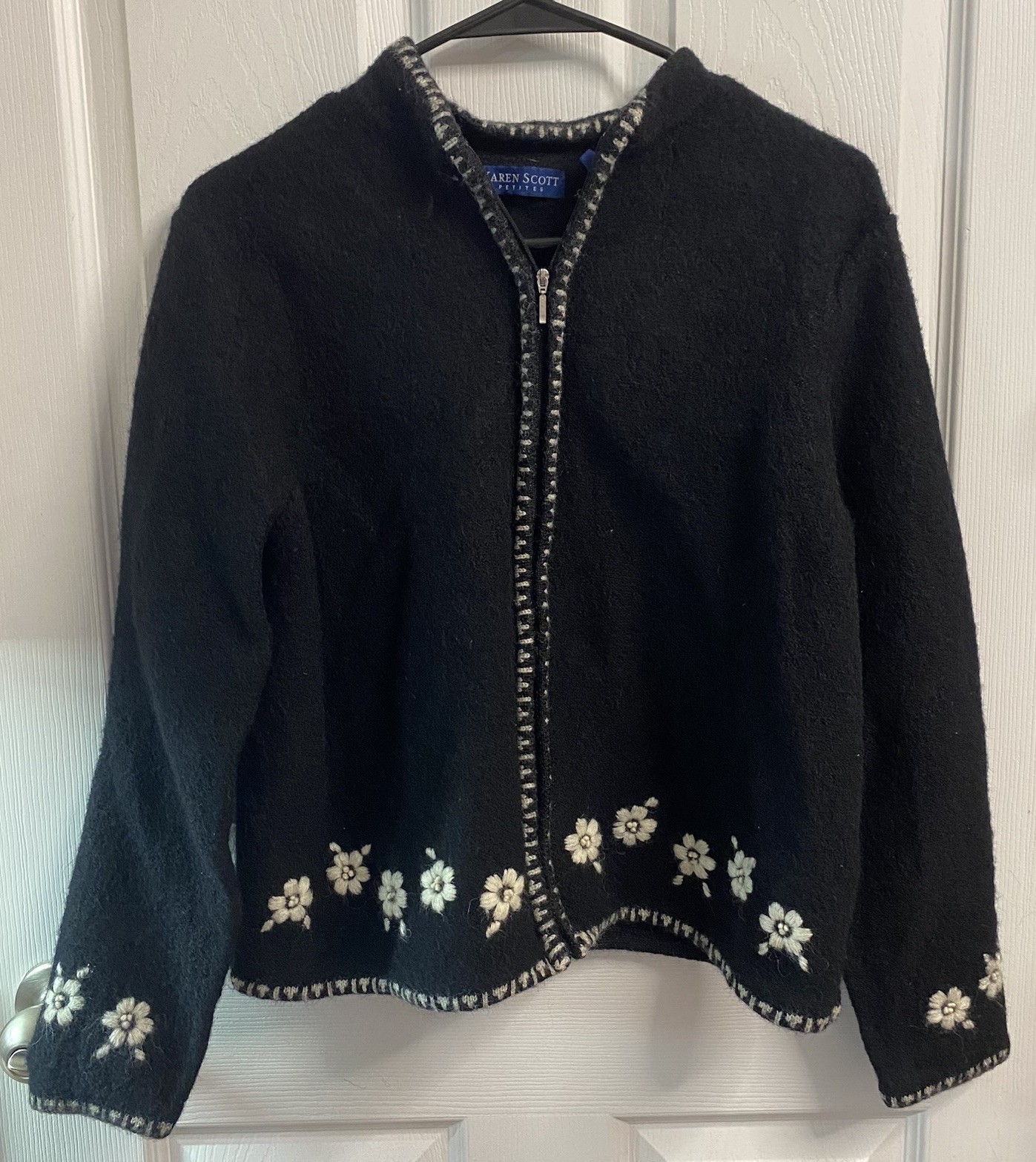 KAREN SCOTT Womens 100% Wool Embroidered Cardigan Sweater Black&White Floral PXL