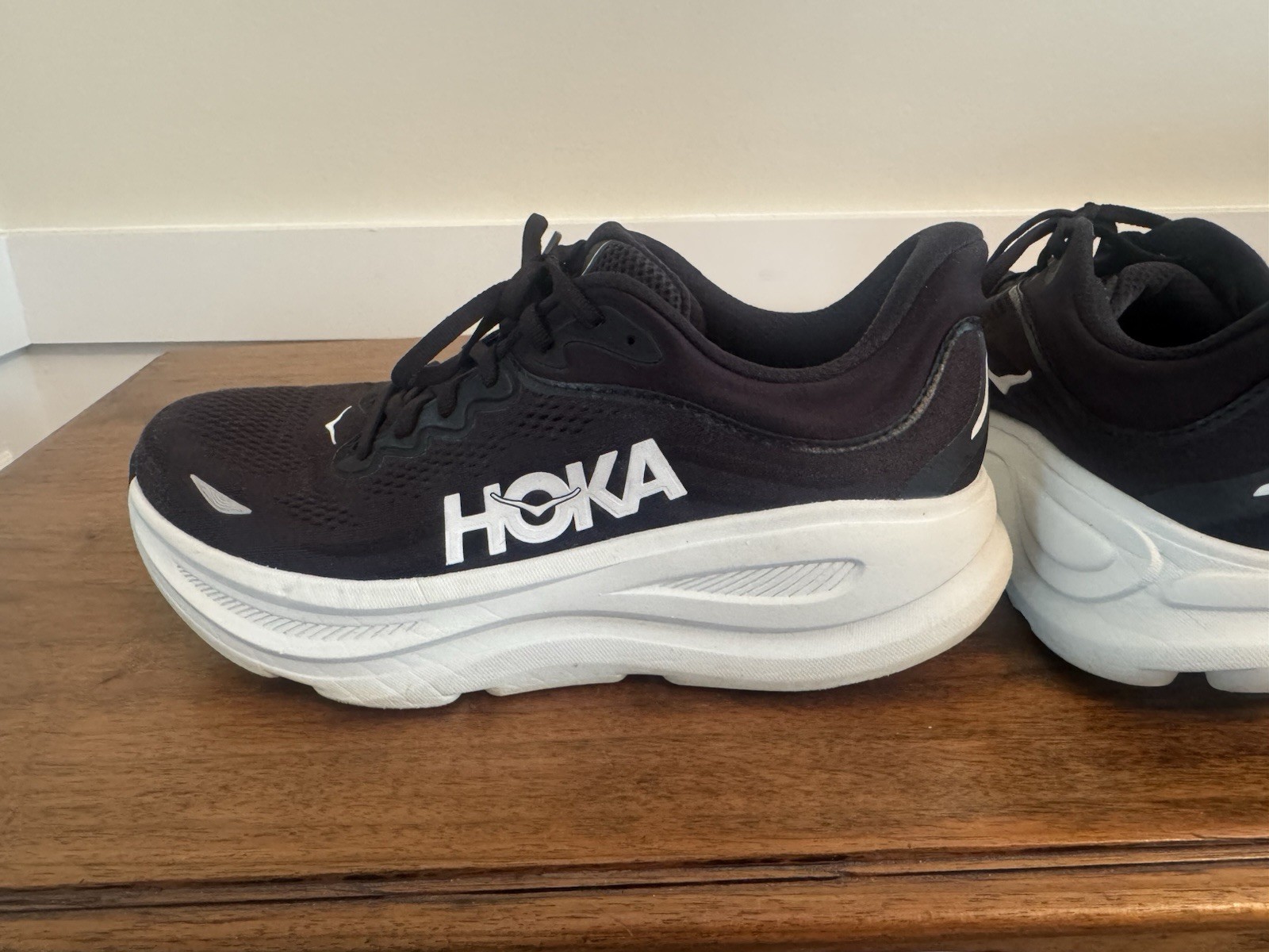 Hoka One One Bondi 9 BWHT White Black Running Shoes Sneakers Women’s Size 11B