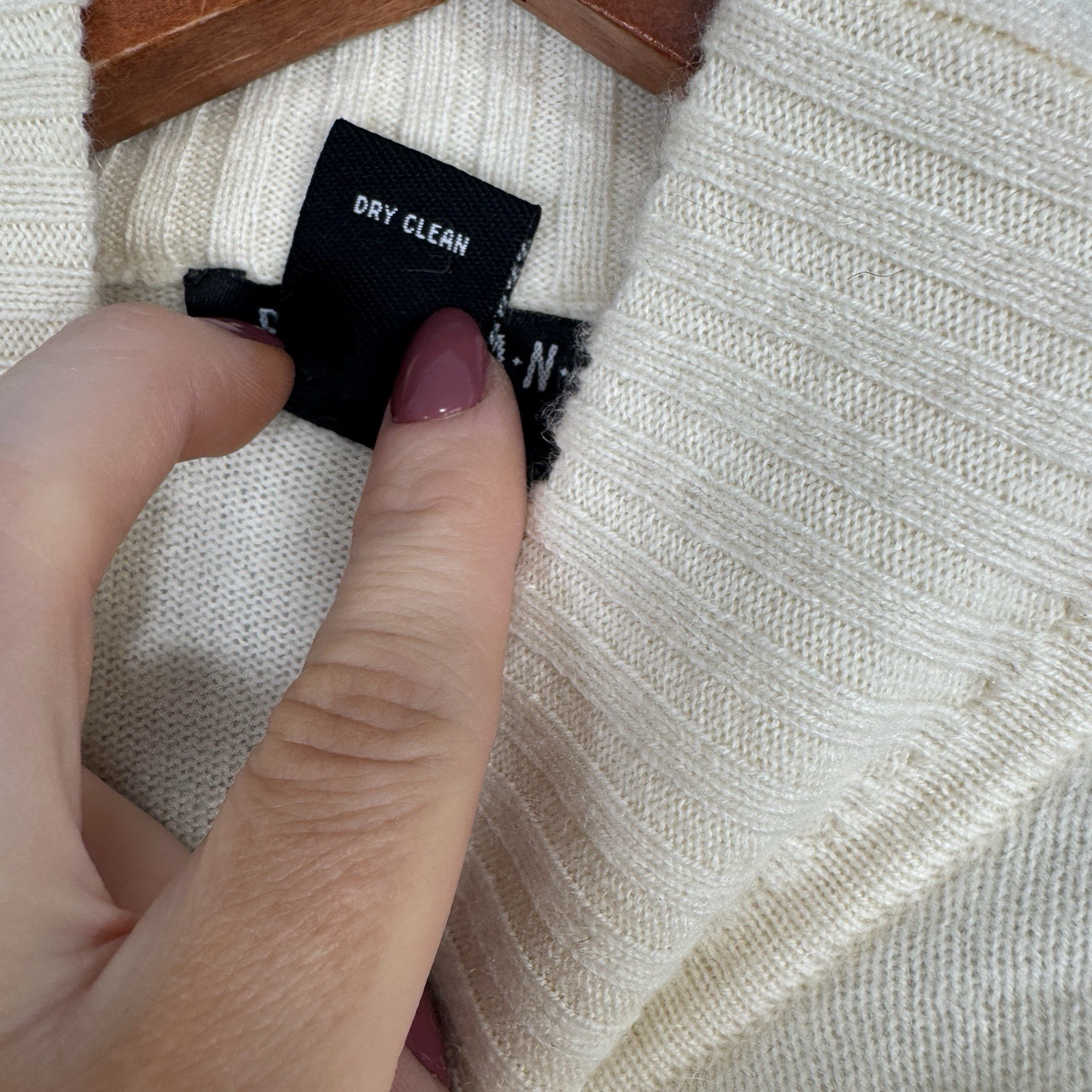 Parisian Signature Cashmere Turtleneck Sweater NWT Size M Whisper White Flaw VTG