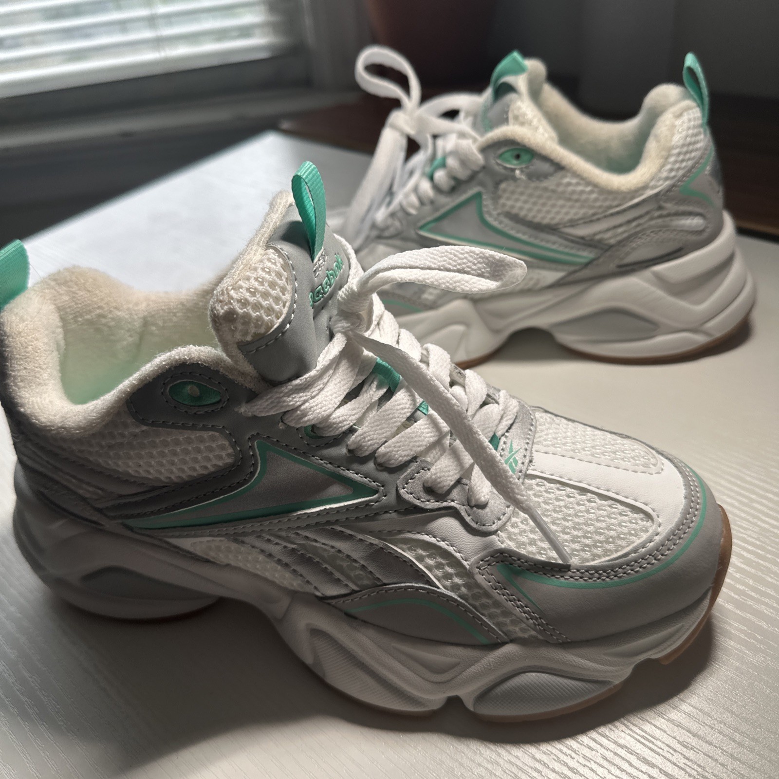 Avia Women’s Fashion Gel Sneakers Size 7 / 5 Lace Up Mint Green & White New