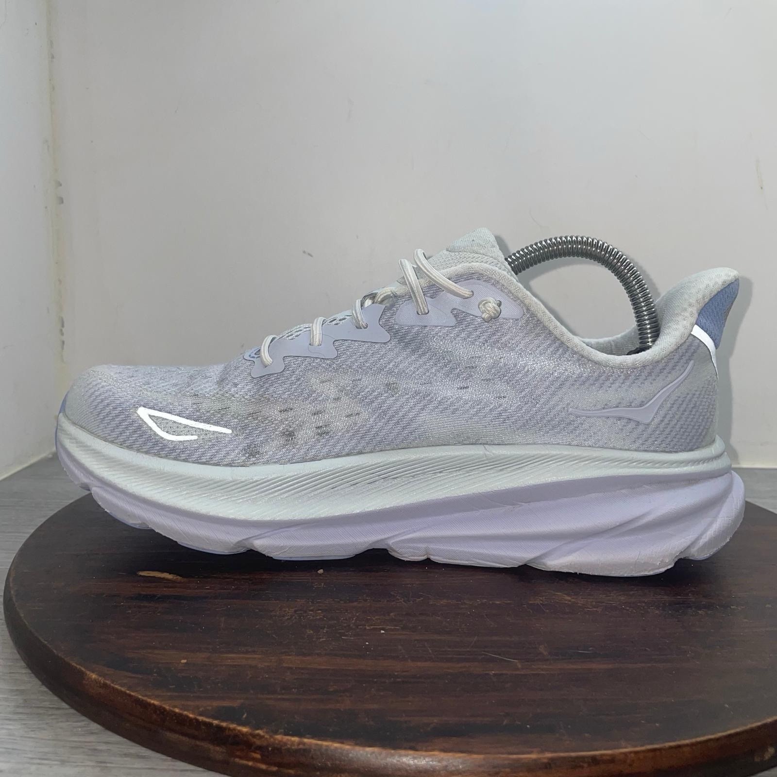 Hoka One One Clifton 9 1127896-EHR Sneaker Women’s Size 9B Lilac Running Shoes