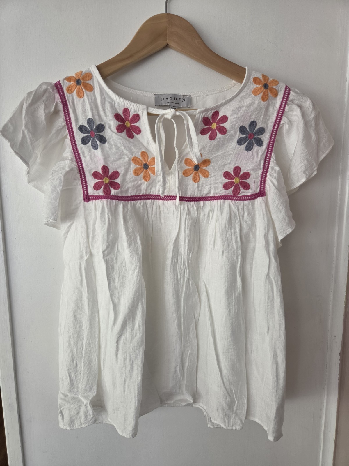 Summer White Top 100% Cotton Size Small Beautiful!