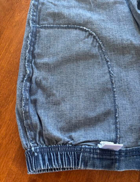 Croft & Barrow Womens Stretch Blue Jean Capris Size M – With Bow detail