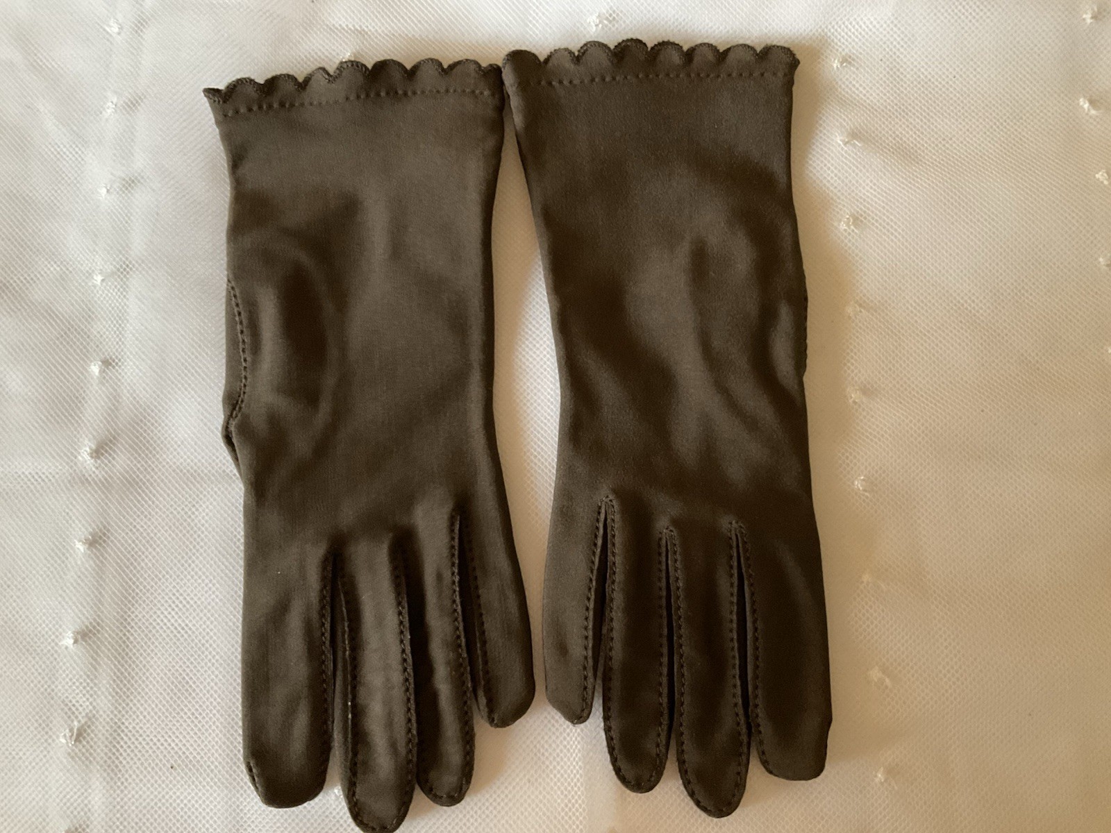 Isotoner Womens Driving Gloves by Aris 1 Size Brown 81% Antron Nylon 19% Spandex