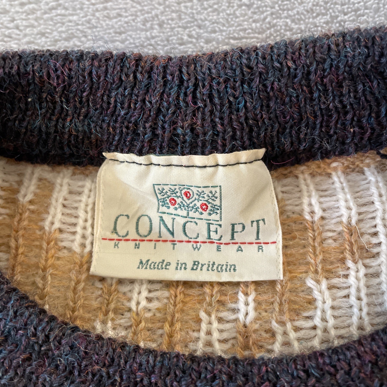 Vintage Concept Knitwear Wool Jumper Made In Britain Adult XL Skunks Hedgehogs