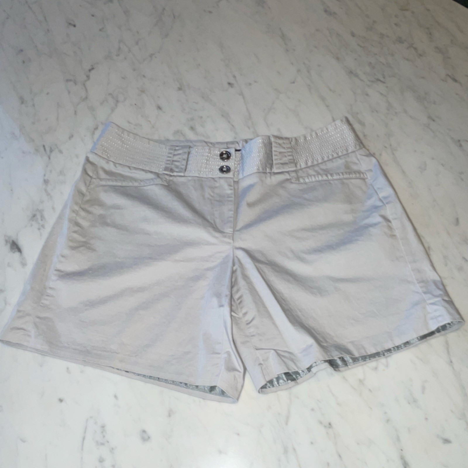 White House Black Market Chino Shorts Women 6 White Mid Rise 4in Pockets