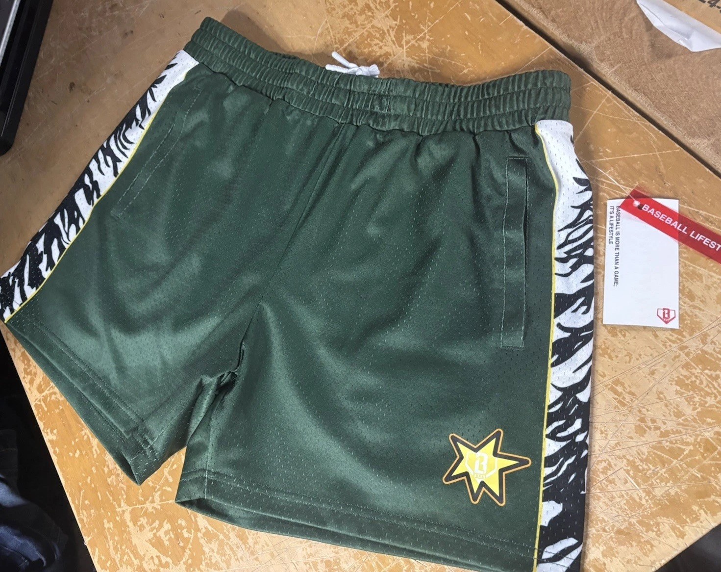 NWT $50 new BASEBALL LIFESTYLE 101 Forest Shorts Green Athletic Mens L Large 34