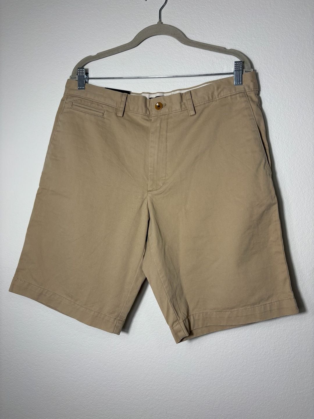 Banana Republic Men’s 9″ Core Temp Chino Shorts – Size 35 Khaki Tan