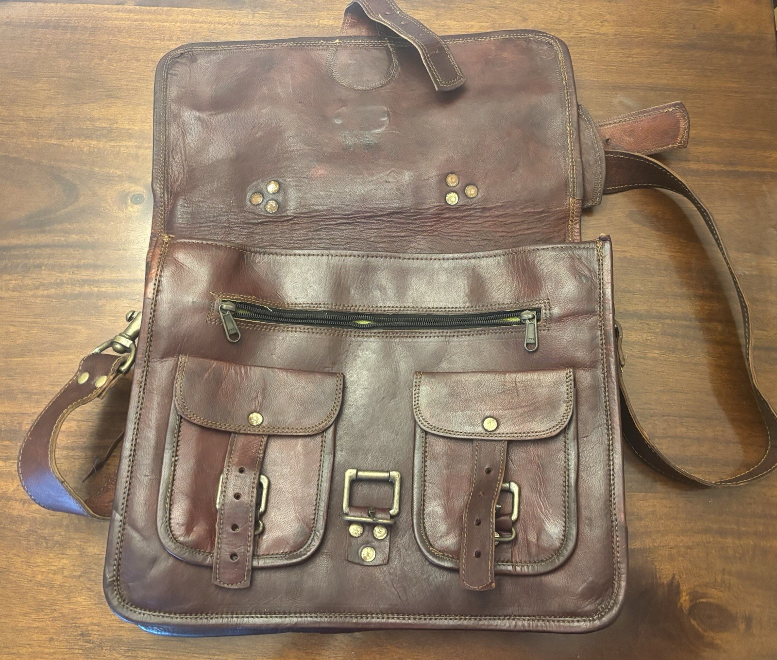 Cuero Brown Men’s Laptop Messenger Bag Buckle/Zip, Crossbody Strap, Pockets