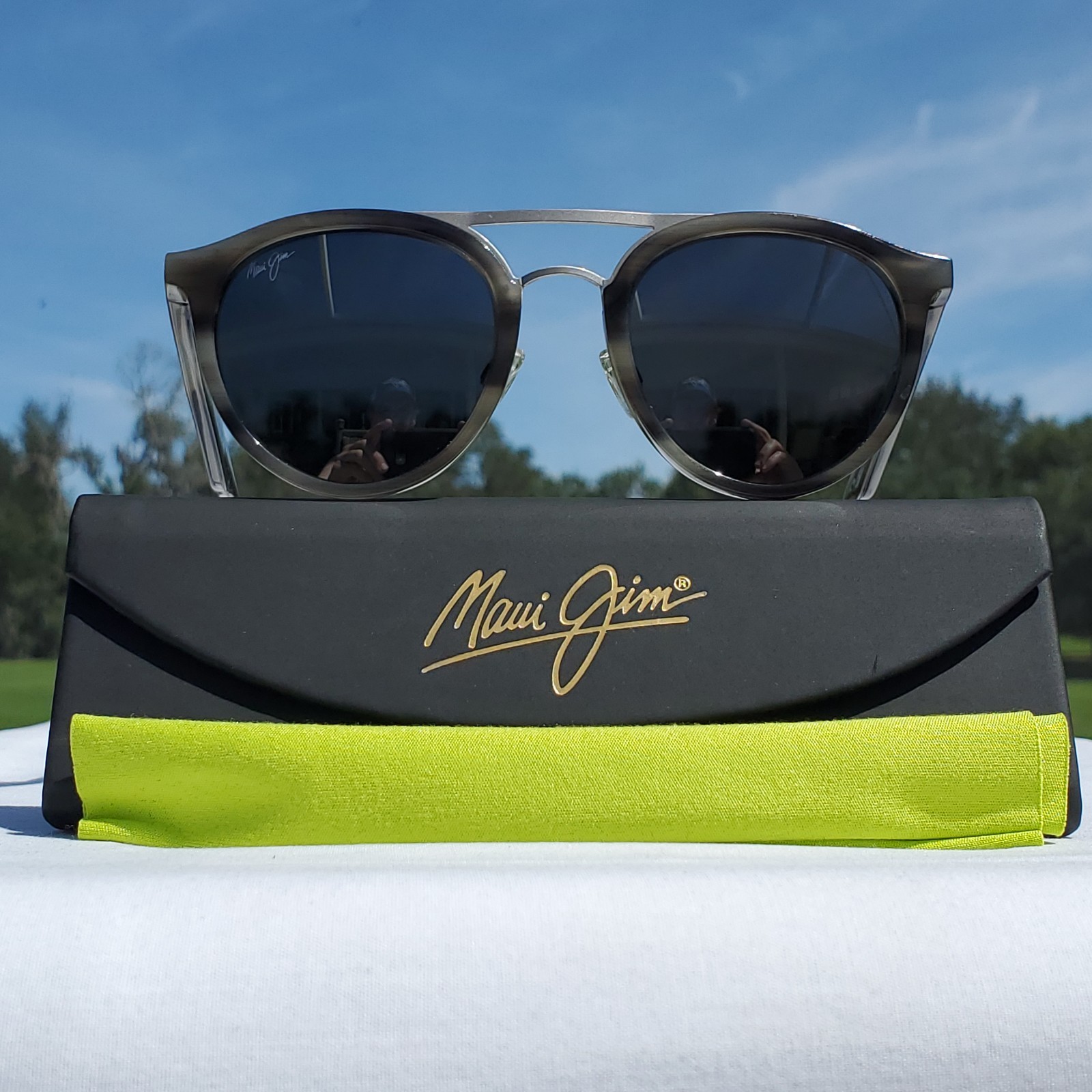 *******Maui Jim “SUNNY DAYS” 529-14E Gloss Grey Horn Frames / Grey Lenses*******