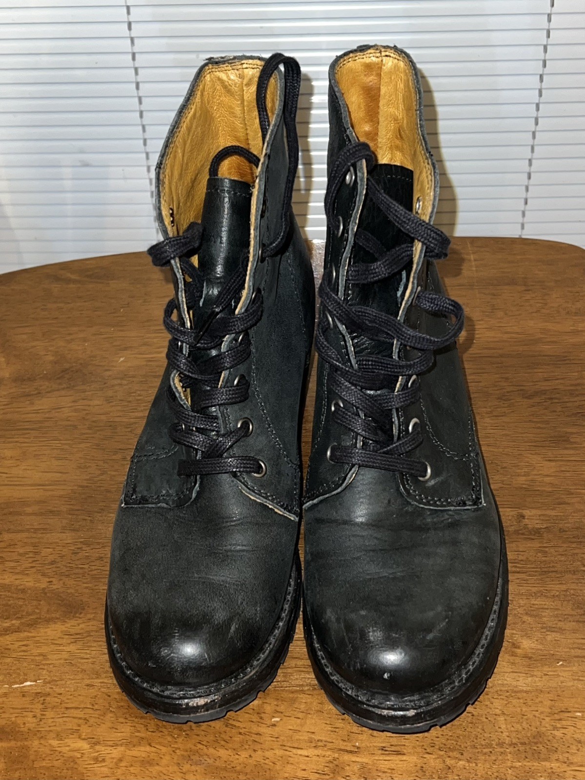 Frye Sabrina Black Leather Lace Up Ankle Boots Vibram Sole Size 7