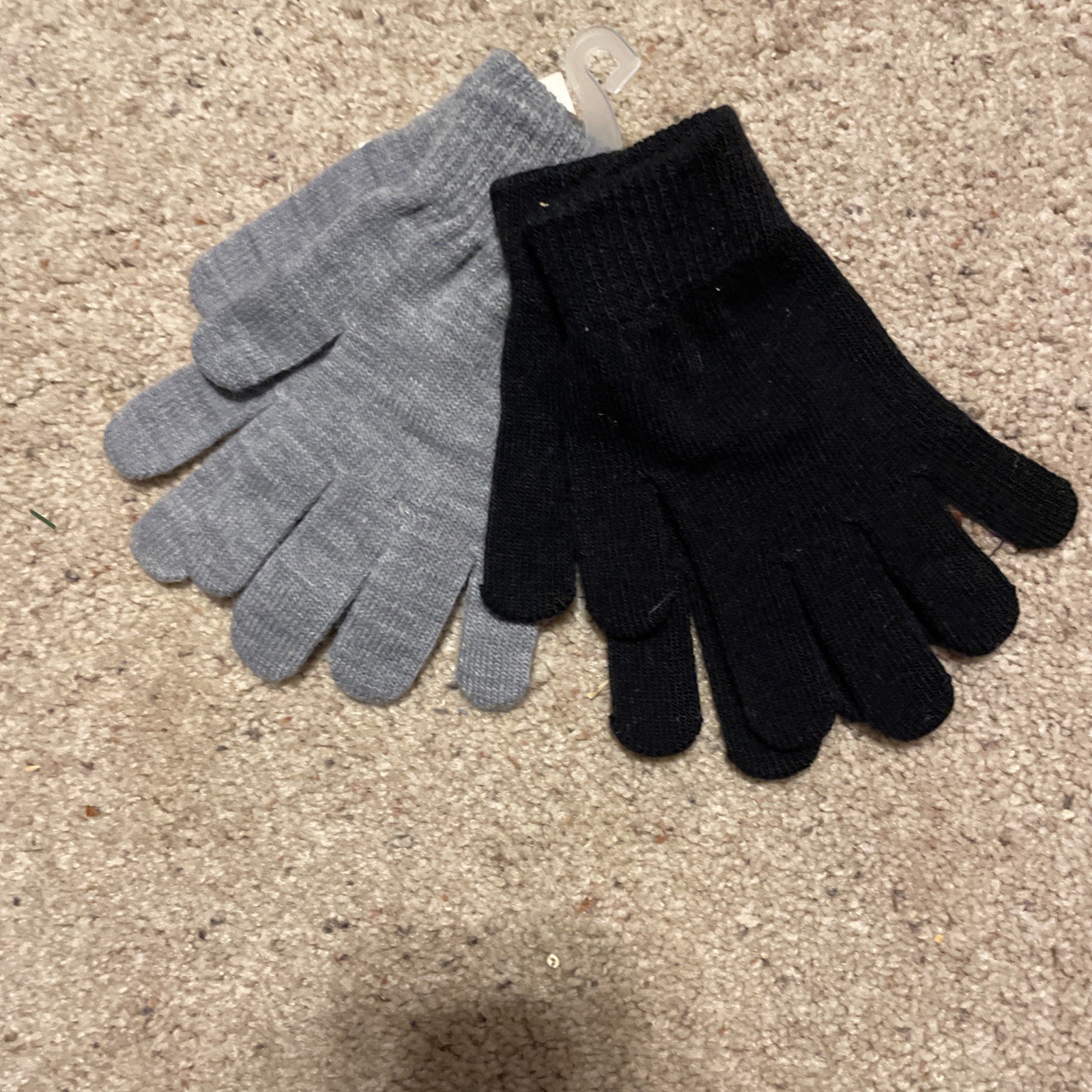 KNITTED GLOVES SET OF 2 PAIR ONE SIZE WRIST BLACK & GRAY NEW WITH TAGS