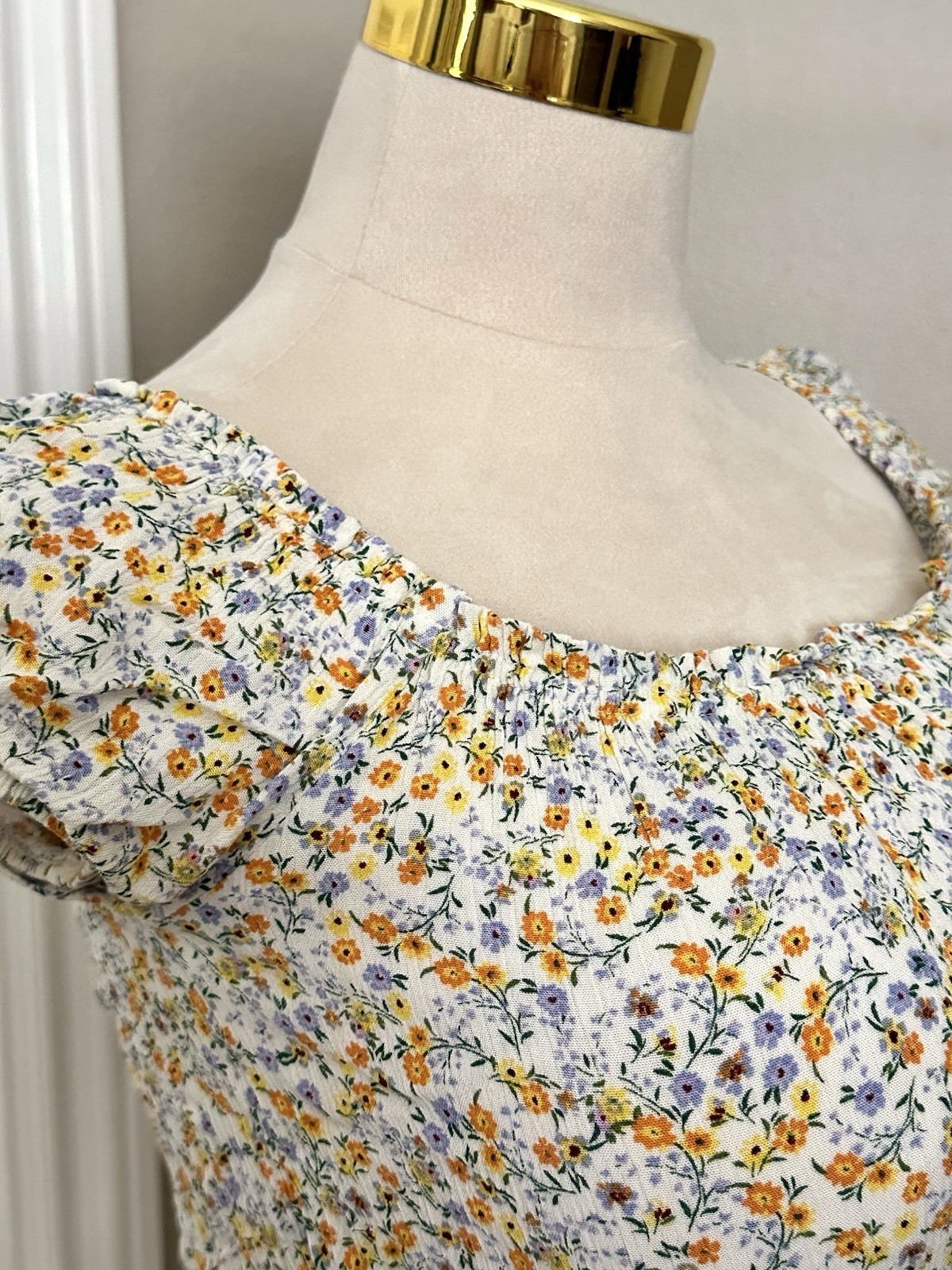 White Yellow Floral Crop Top w Off the Shoulder Cap Sleeves Sz S