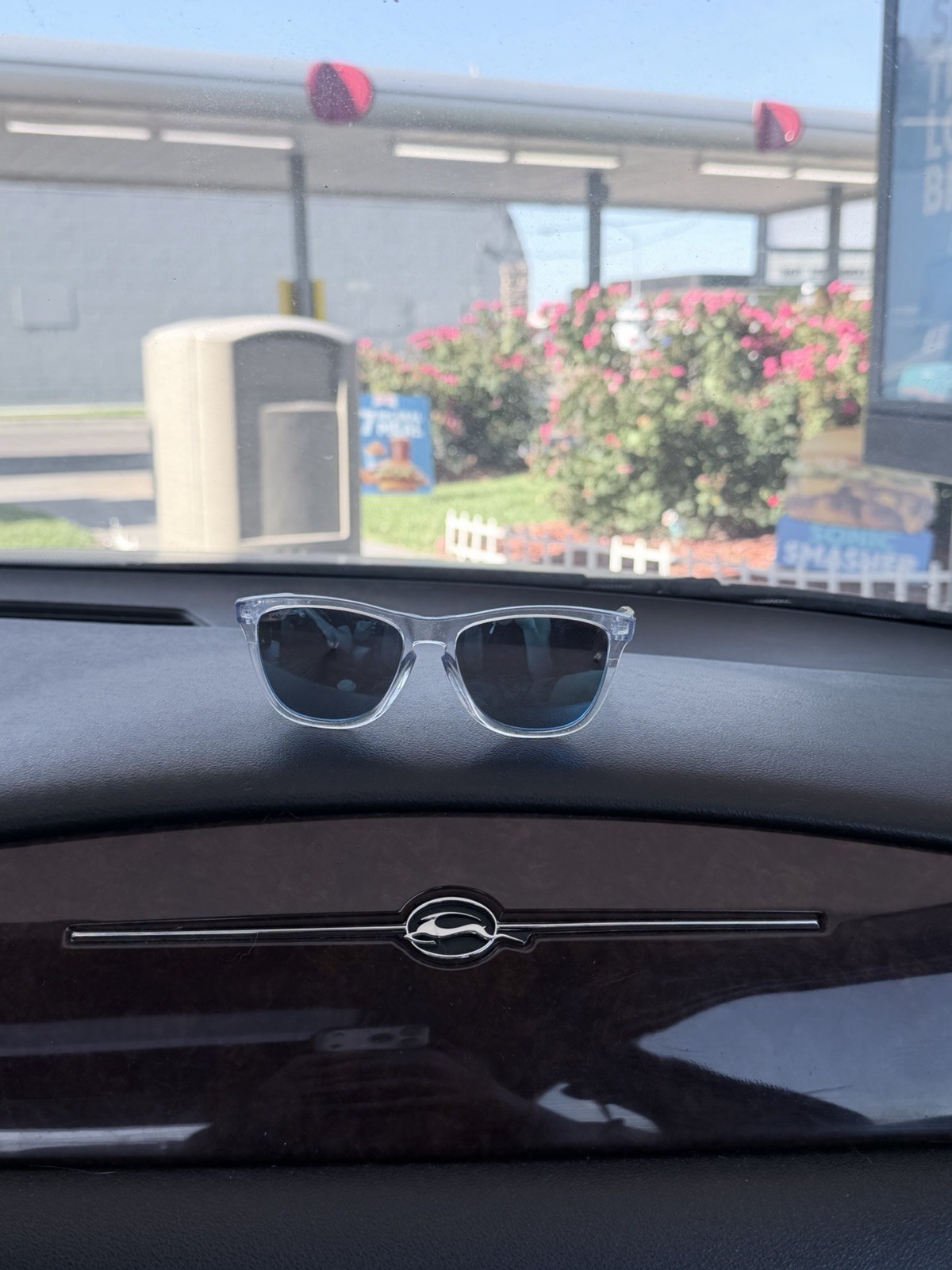 Oakley Frogskins Men’s Sunglasses Clear Plastic Frame Blue Tinted Lenses