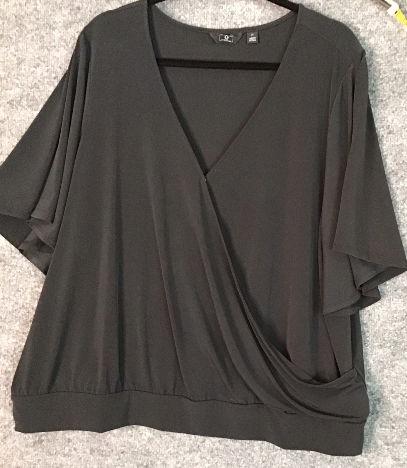 Black Loose Fitting Top SZ2X Giuliana W/flutter, Sleeves, criscross Front