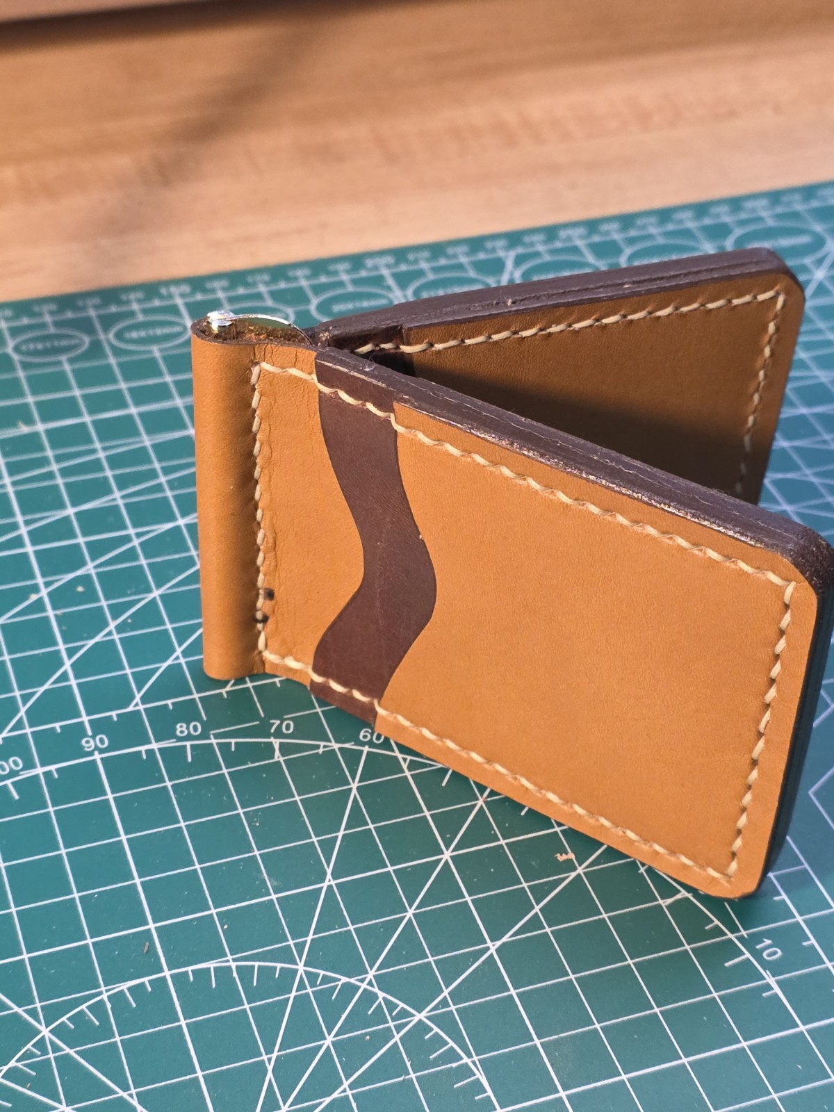 Hand Made Full Grain Leather Money Clip Hold 8 Cards.
