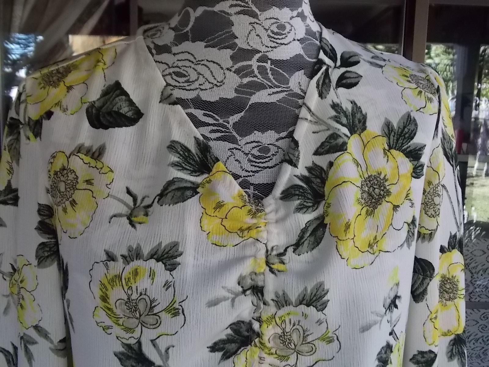 Long Sleeve Yellow Floral Ruched Front Tie Blouse Sz. XL 44″ Bust