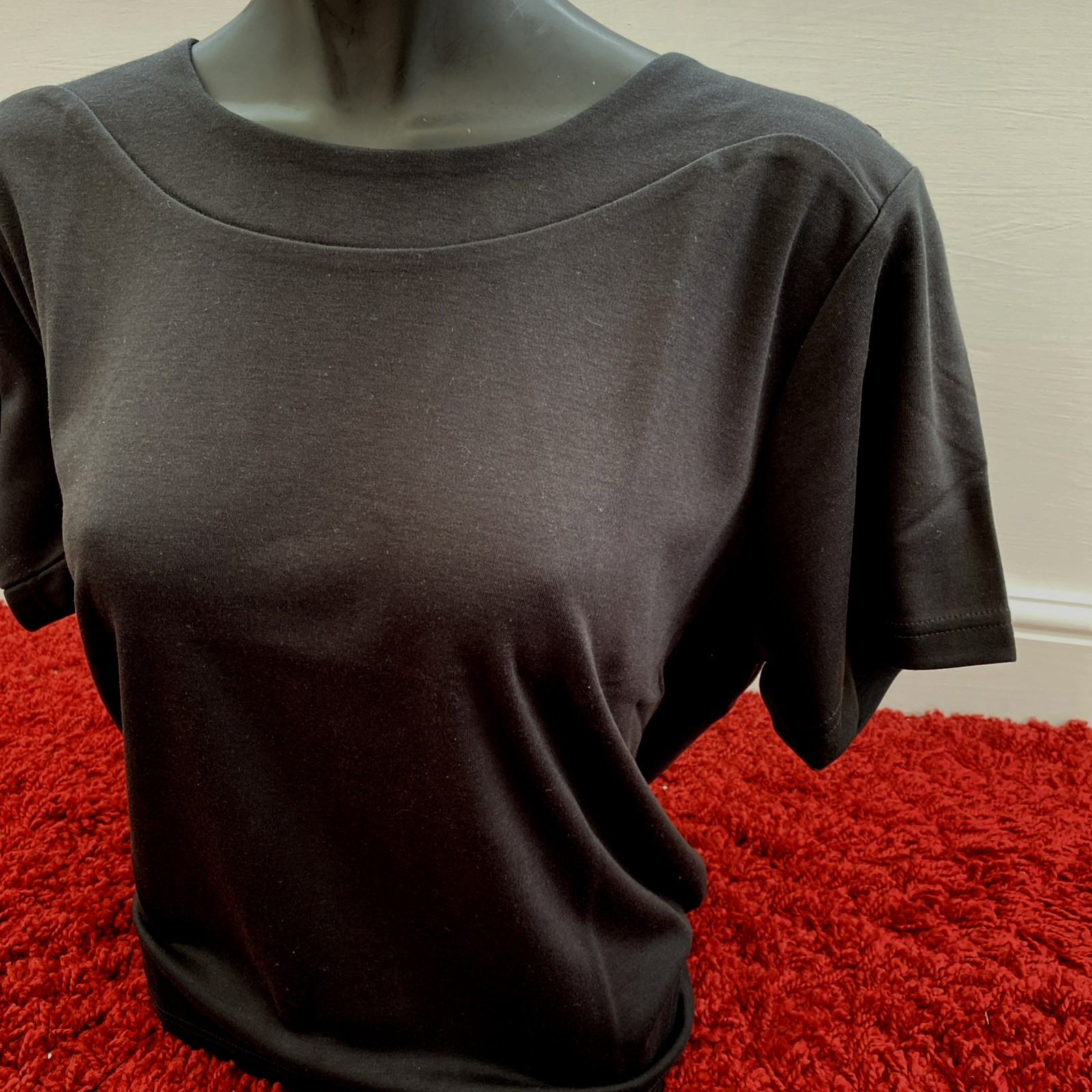 Emreco Ladies Size 20 Black T Shirt machine washable BNWT