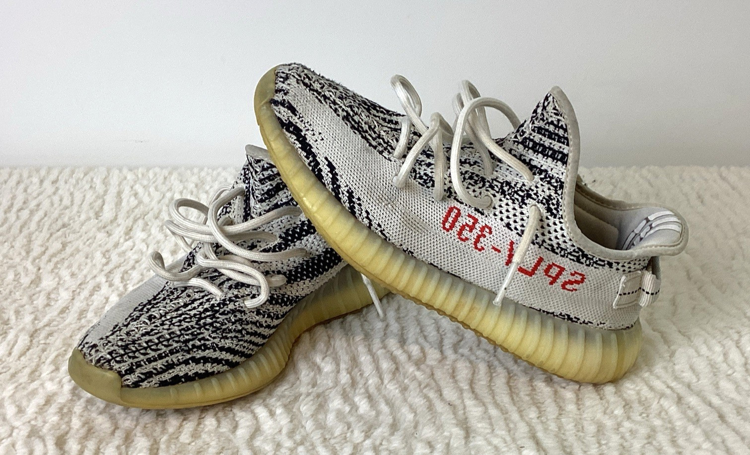 Adidas Yeezy Shoes V2 Boost 350 Men’s Size 7 Low Zebra, Moderate Wear