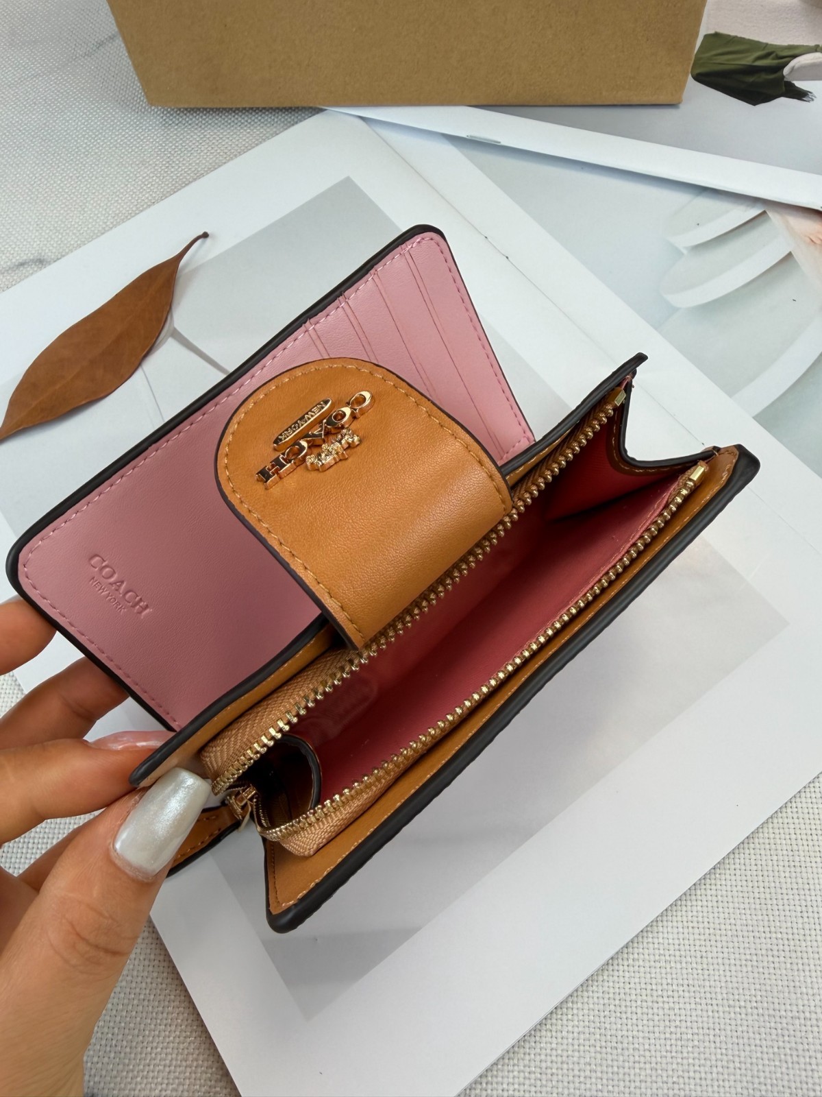 CEC29 Medium Corner Zip Wallet In Signature Canvas Powder Pink