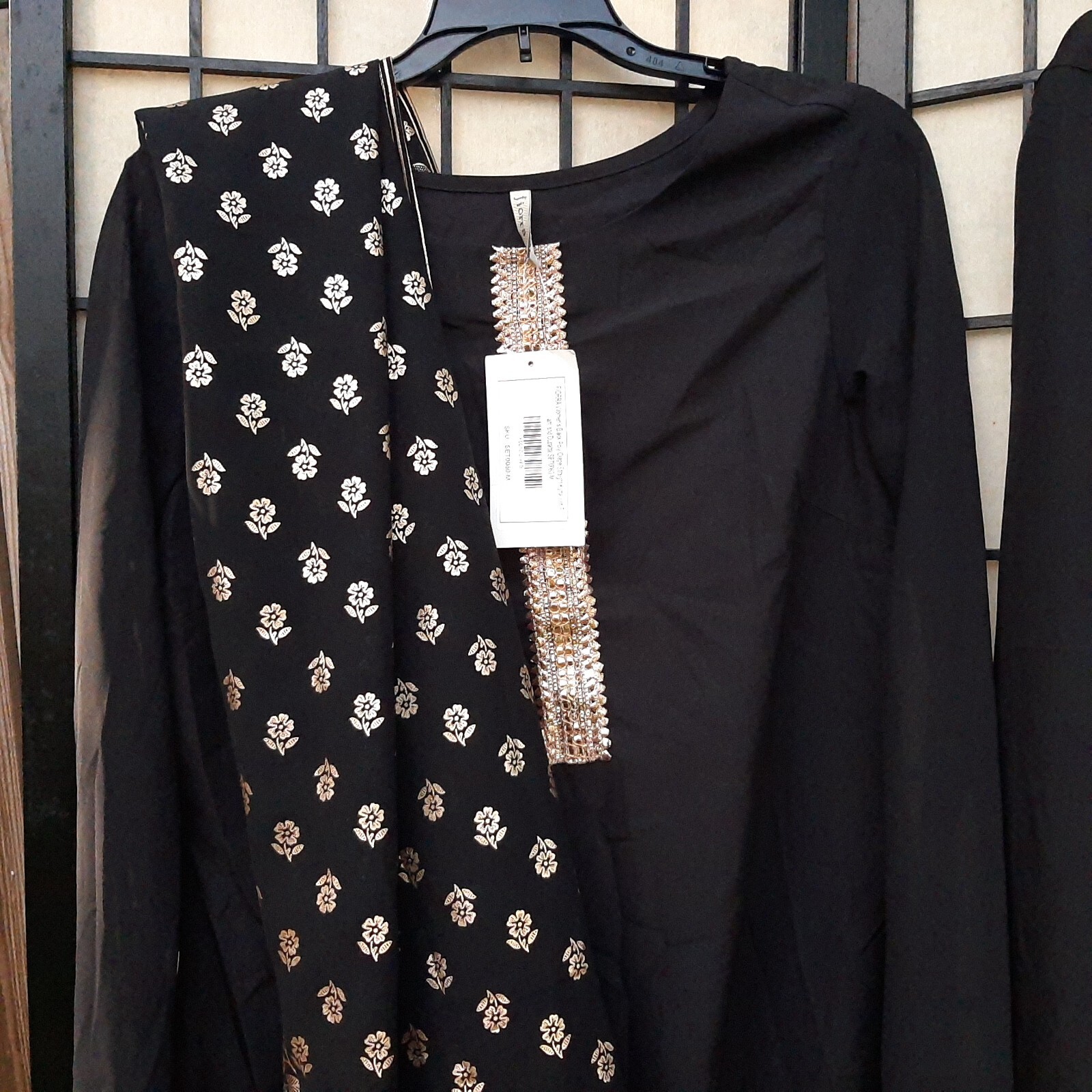 Fiorra Black Poly Crepe Sraight Kurta w/ Pant & 2 Dupatta Set M Black , Gold