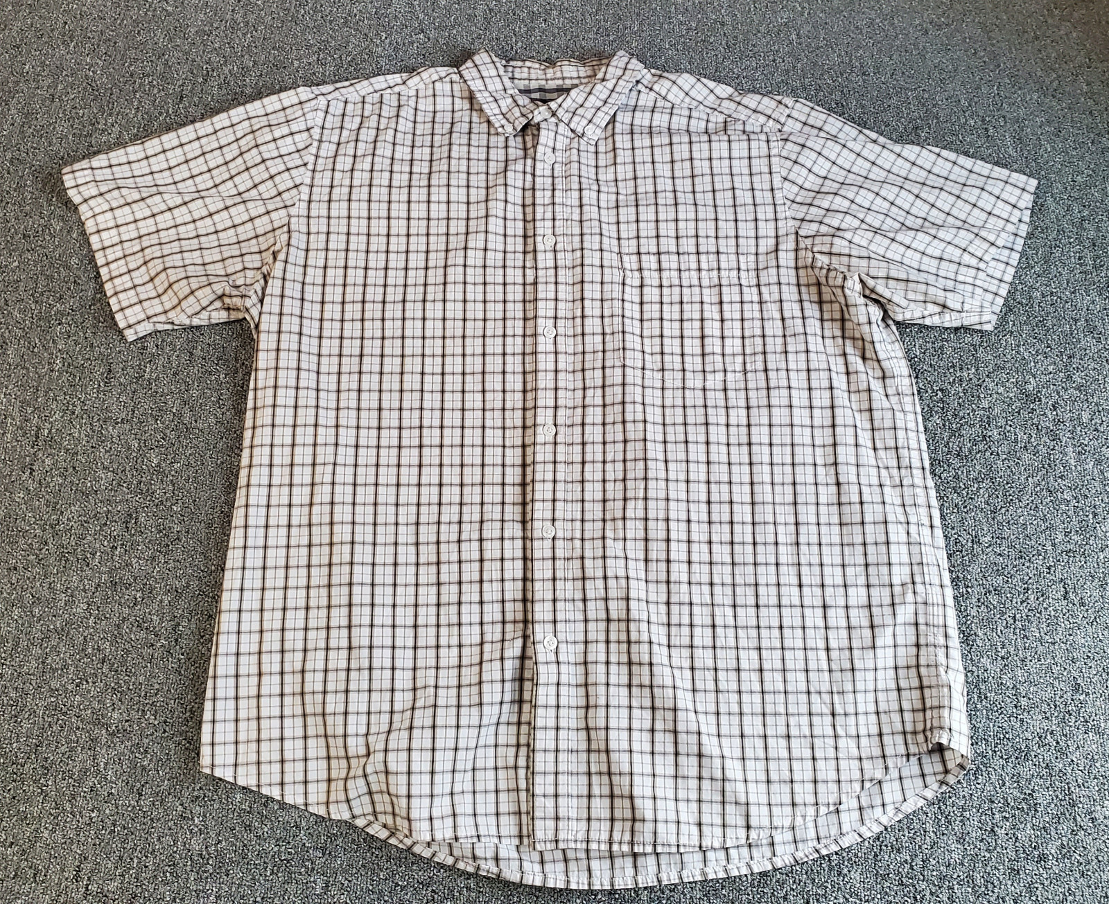 Striped Vintage Short Sleeve Button Up Mens XL Shirt Beige White Black Plaid