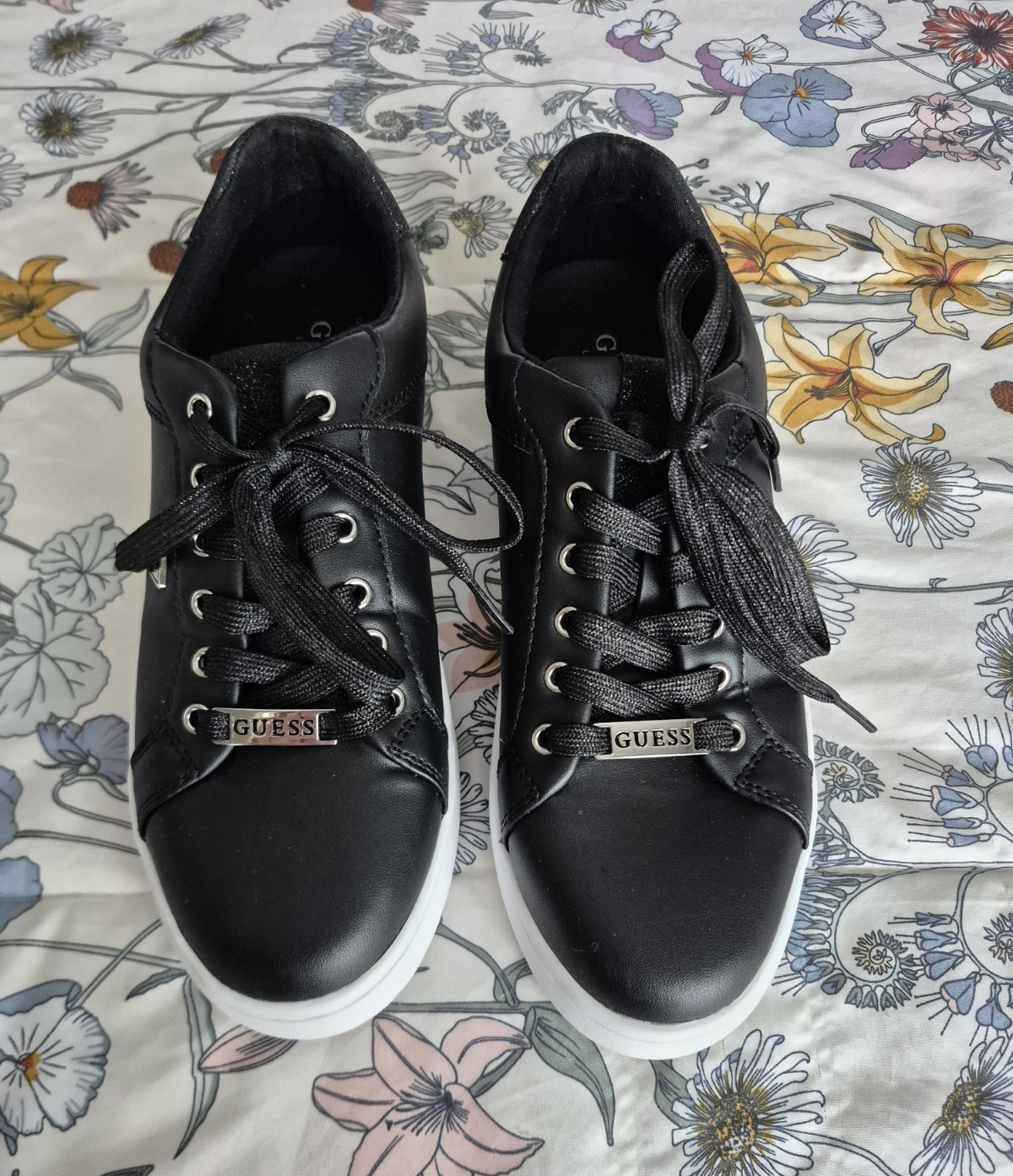 GUESS Women’s Black/White Lace-Up Logo Sneakers Rubber Outsole US 9 WGMAYA6S2-R