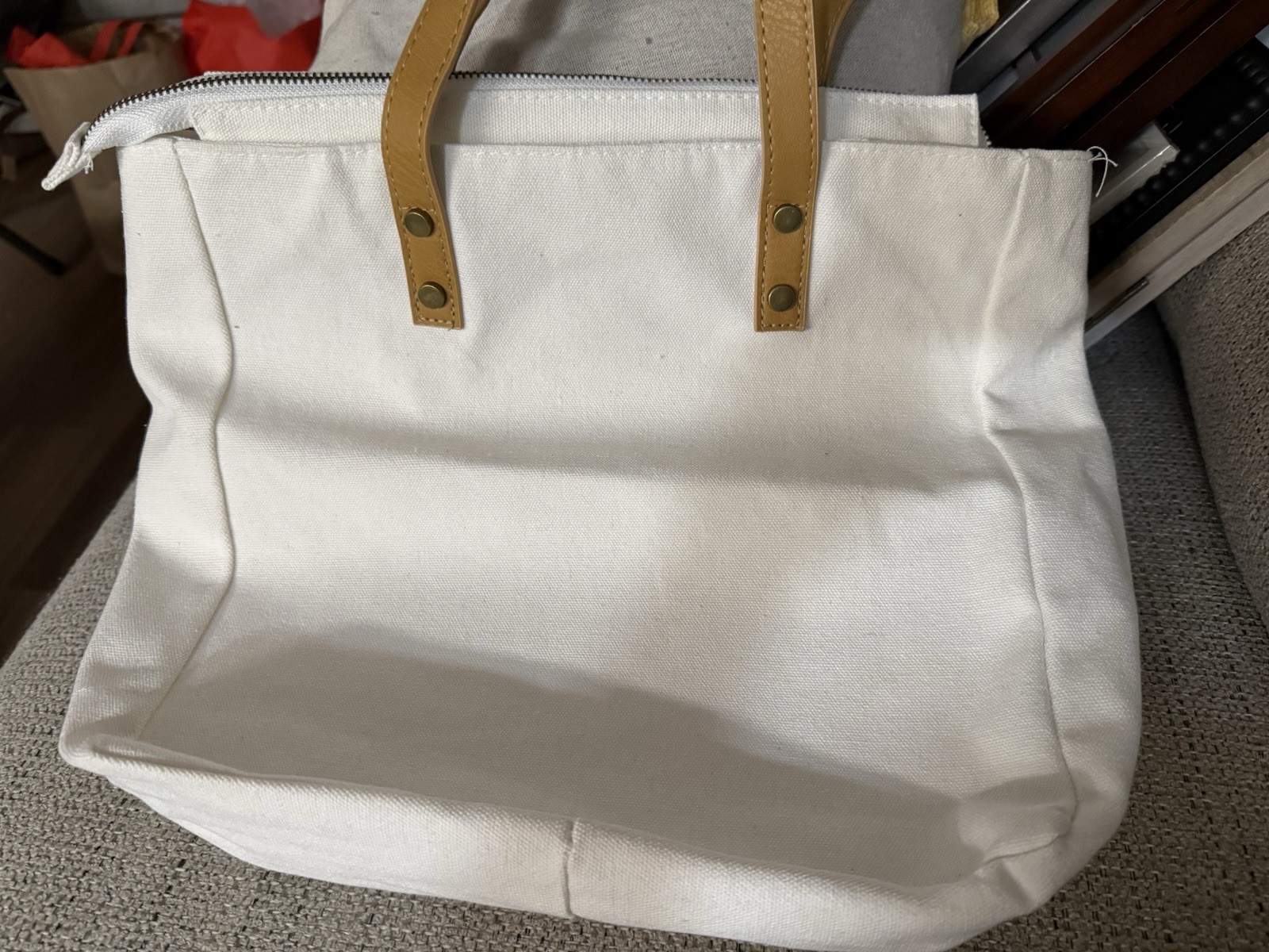 Cozy Earth Women’s White Solid Tote Bag Zip Closure Brown Faux Leather Handles