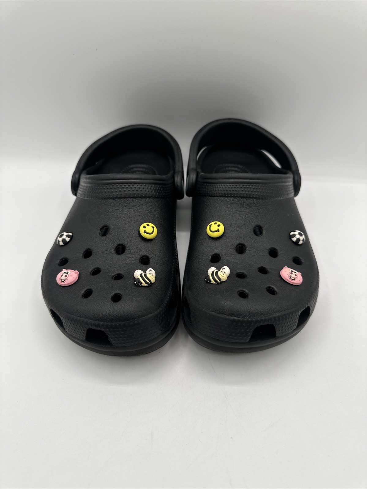 CROCS Black Classic Clogs w/ Jibbitz Charms Size: Men 4 / Women 6