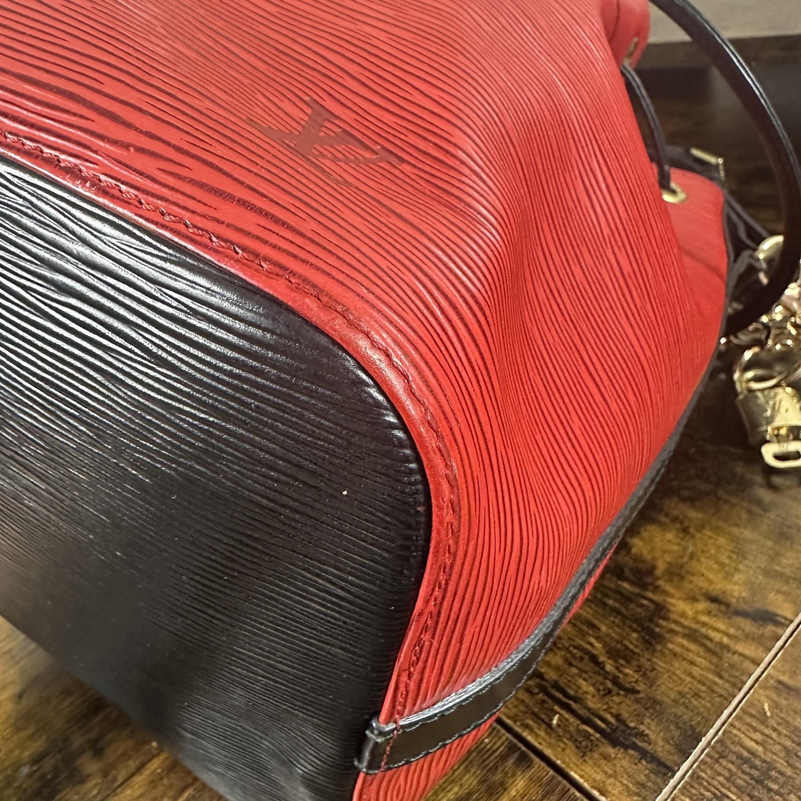 Louis Vuitton Vintage Epi Noe Bucket Bag Womens Medium Red Leather Black Trim