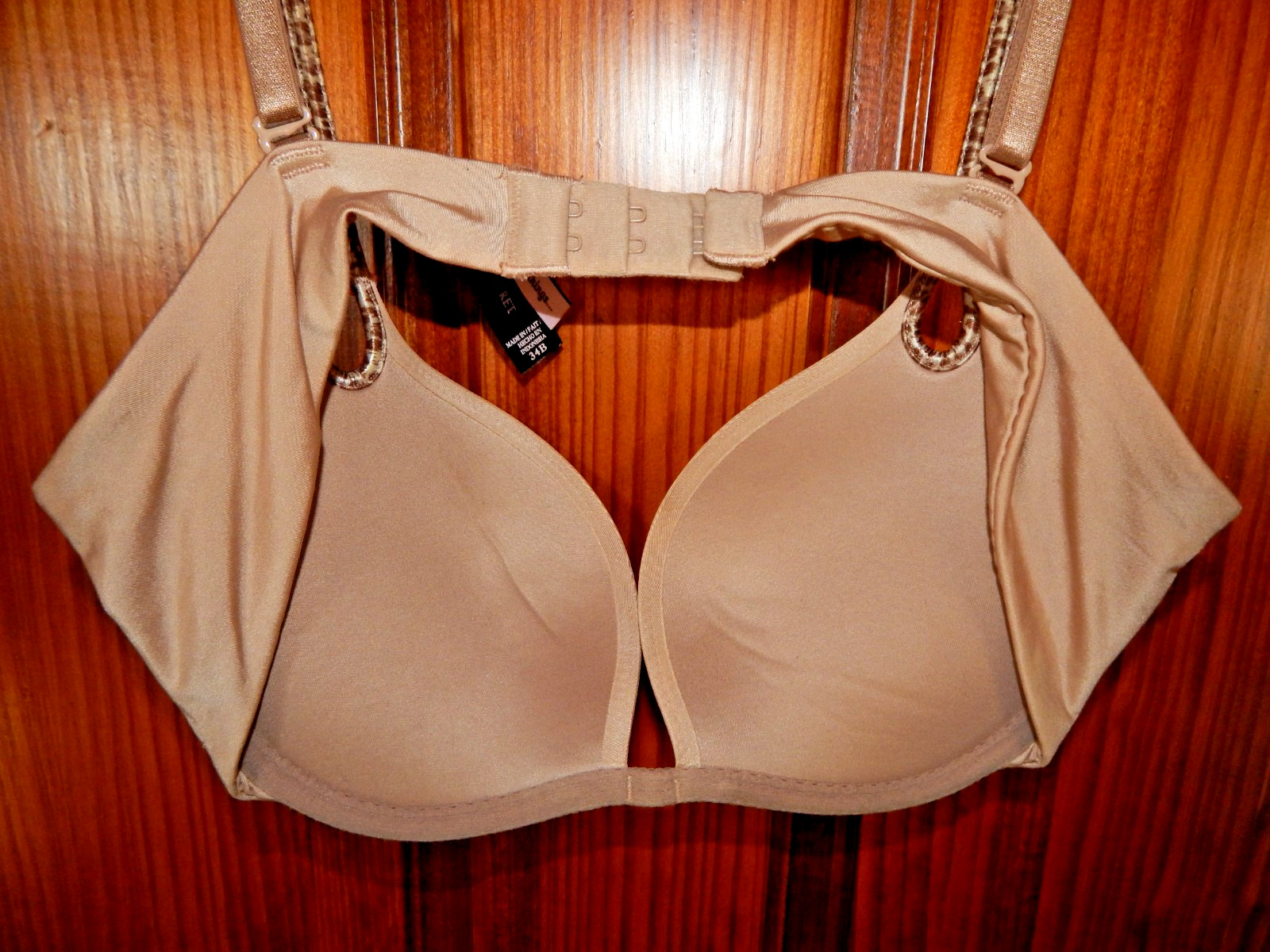 VISTORIA’S SECRET SEXY LITTLE THINGS UNDERWIRE BRA, HEAVY PADING, SIZE 34 B