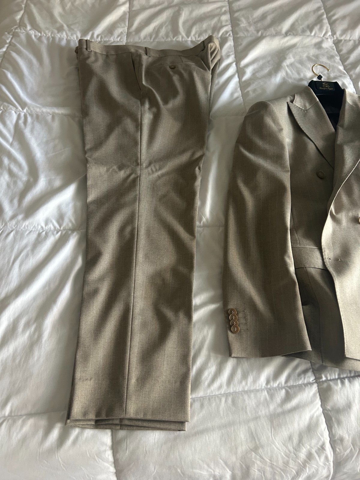 italian suit made in italy. New. Peak Lapel. Vented. Double Breasted. TAN