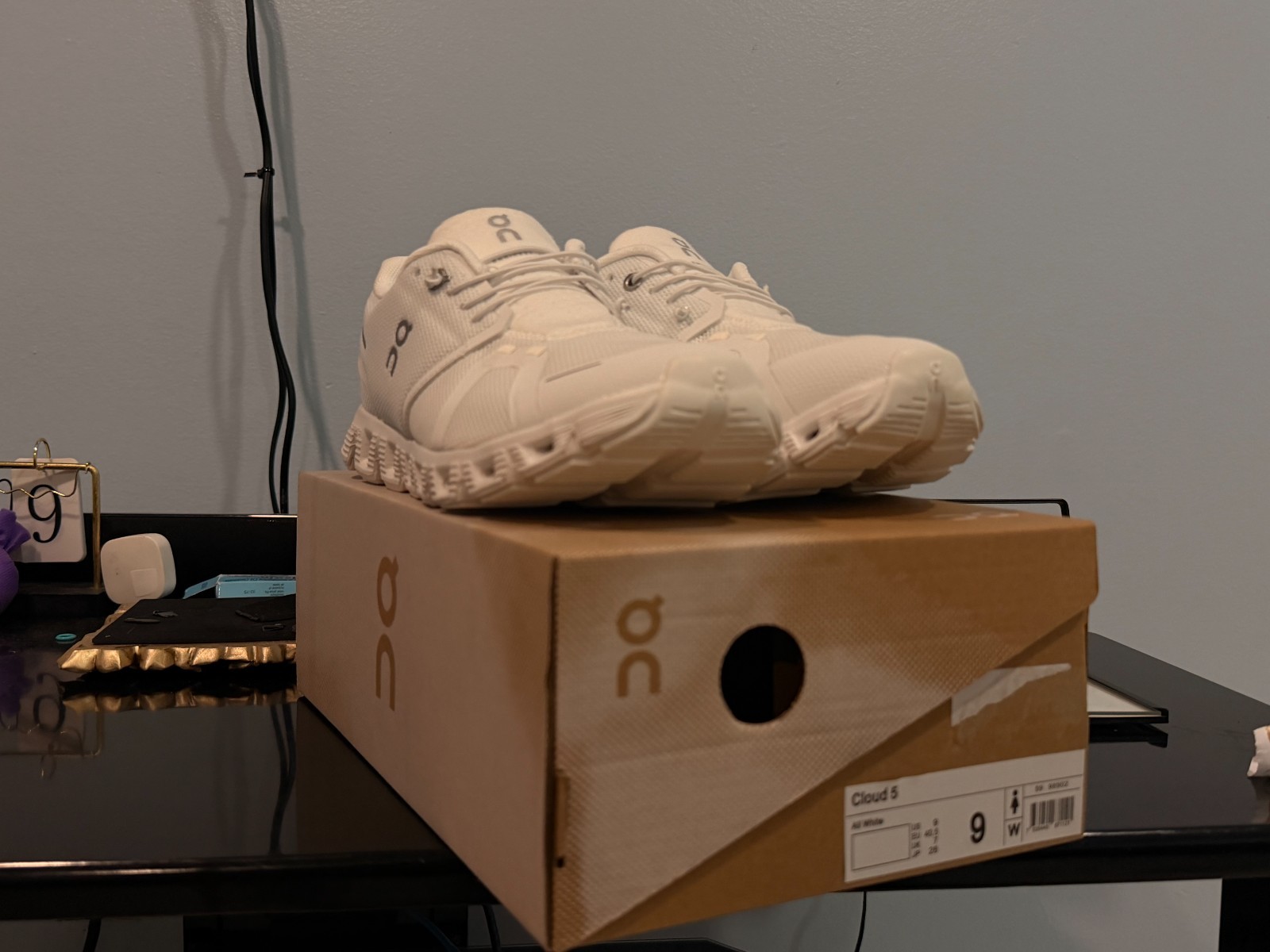 On cloud 5 women- white (authentic)