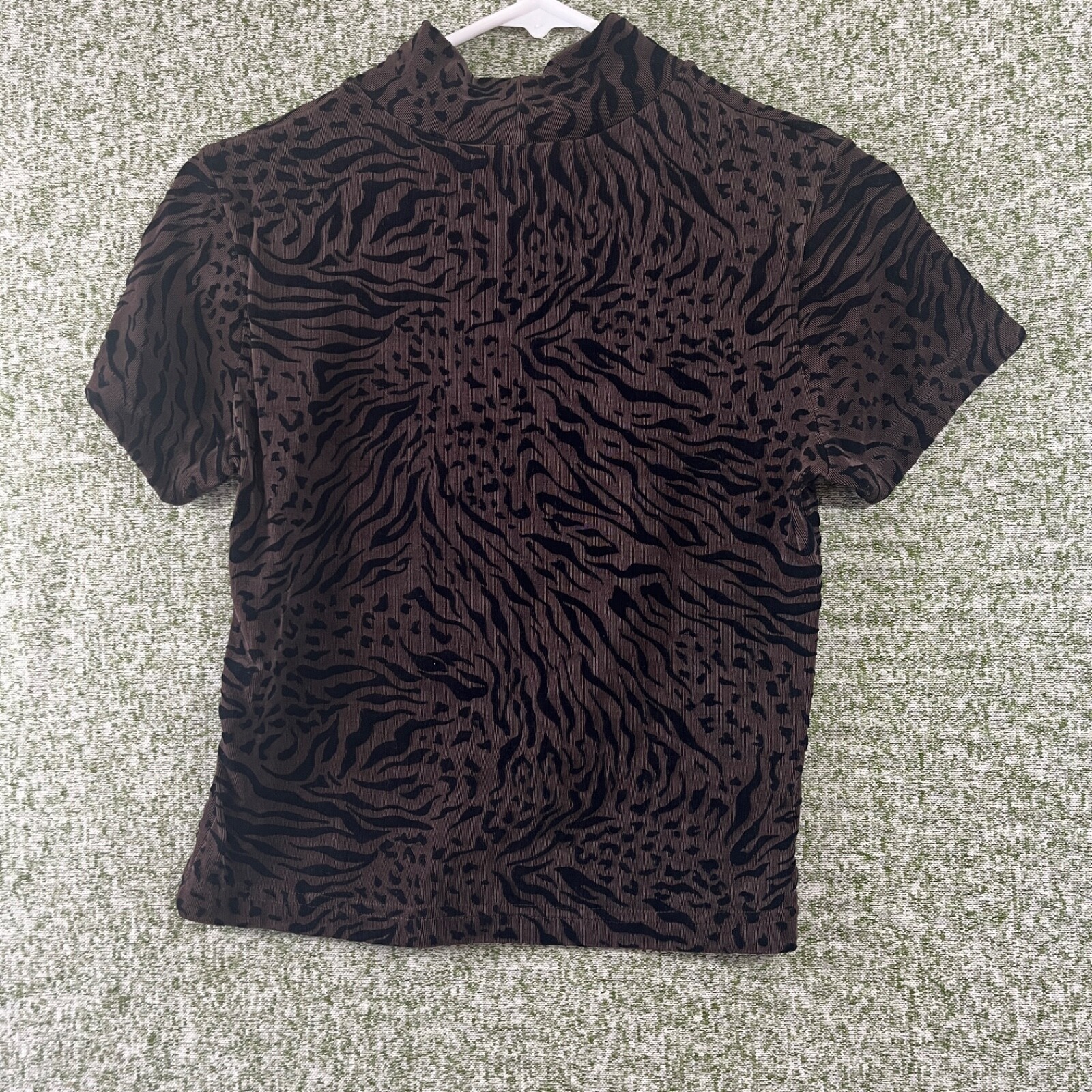 A Buyer Tops Women Large Vintage 80s Brown Animal Print Texture Mock Stretch