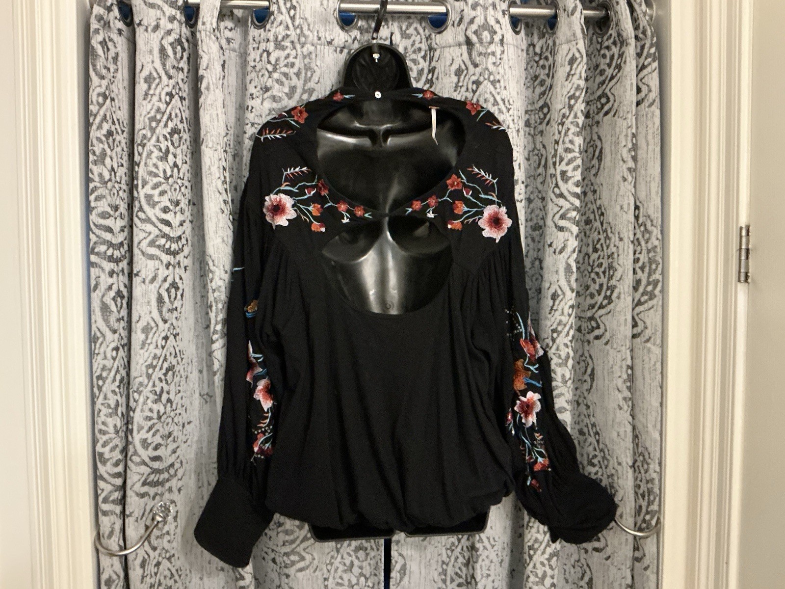 Hollister Black Floral Embroidered Boho Blouse Bell Sleeve Scoop Neck XS