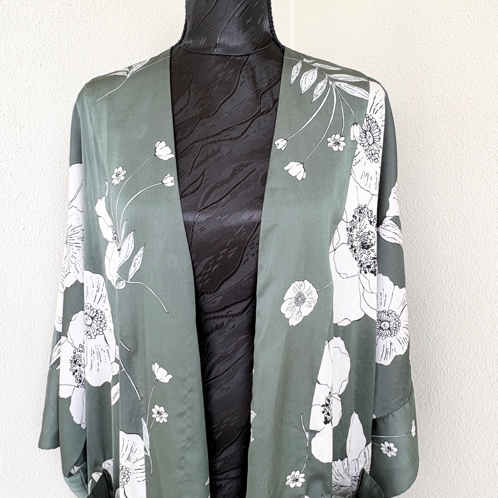 Victoria’s Secret Kimono Robe Floral Sage Green Satin Duster, Women XS/S Green