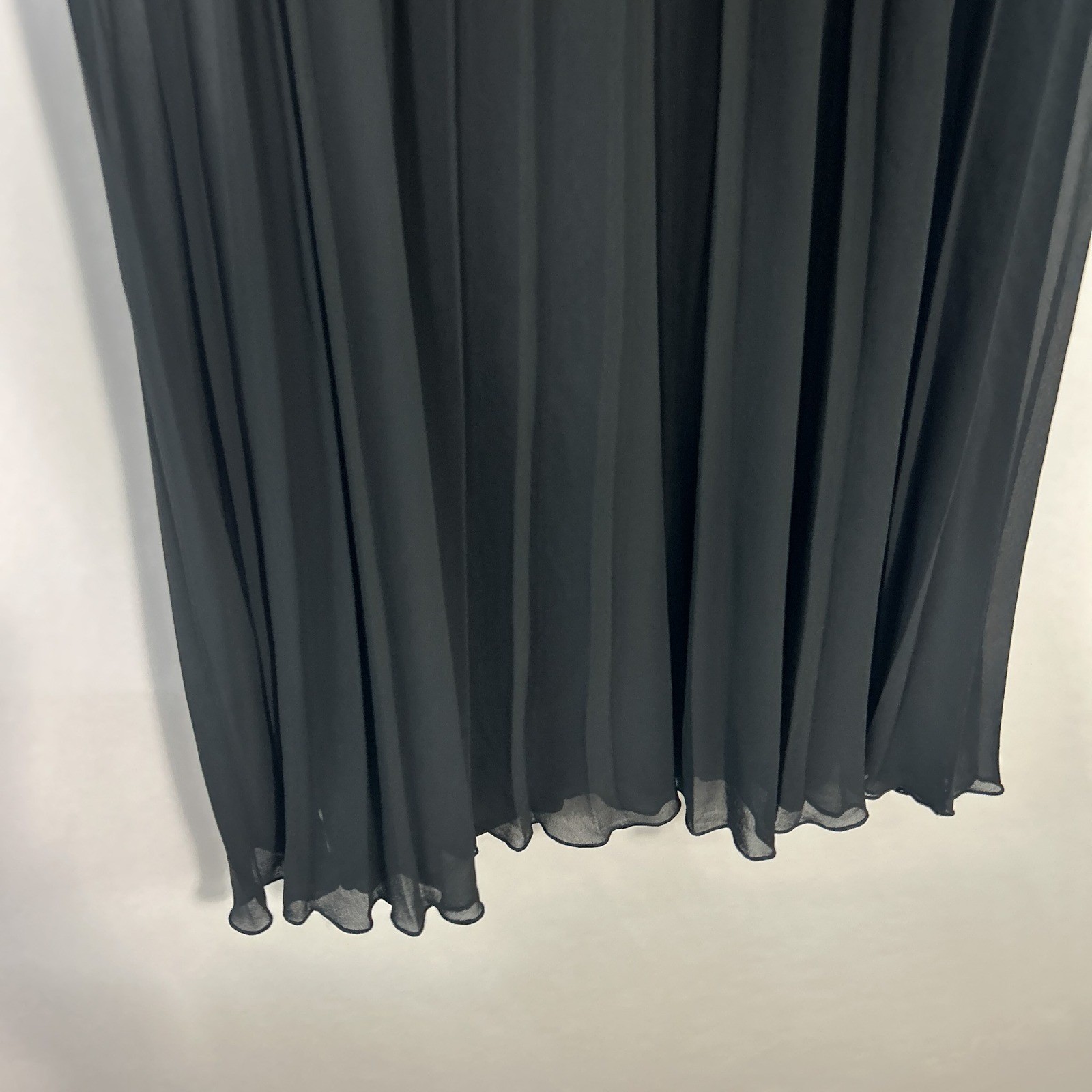 Minimalist Black Pleated Midi Dress Large Resort Vacation Travel Capsule Chic