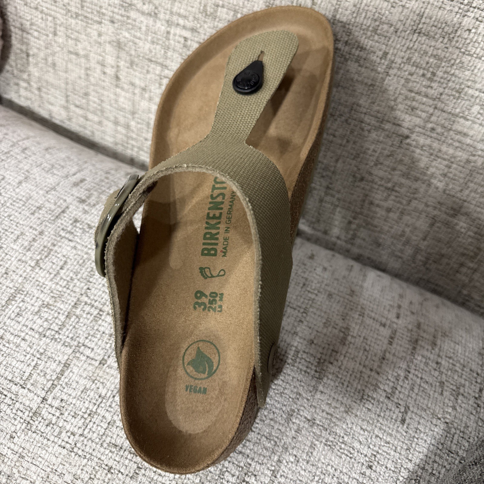 Birkenstock NWOB Gizeh Big Buckle Rivet Logo Faded Khaki Textile Vegan size 39