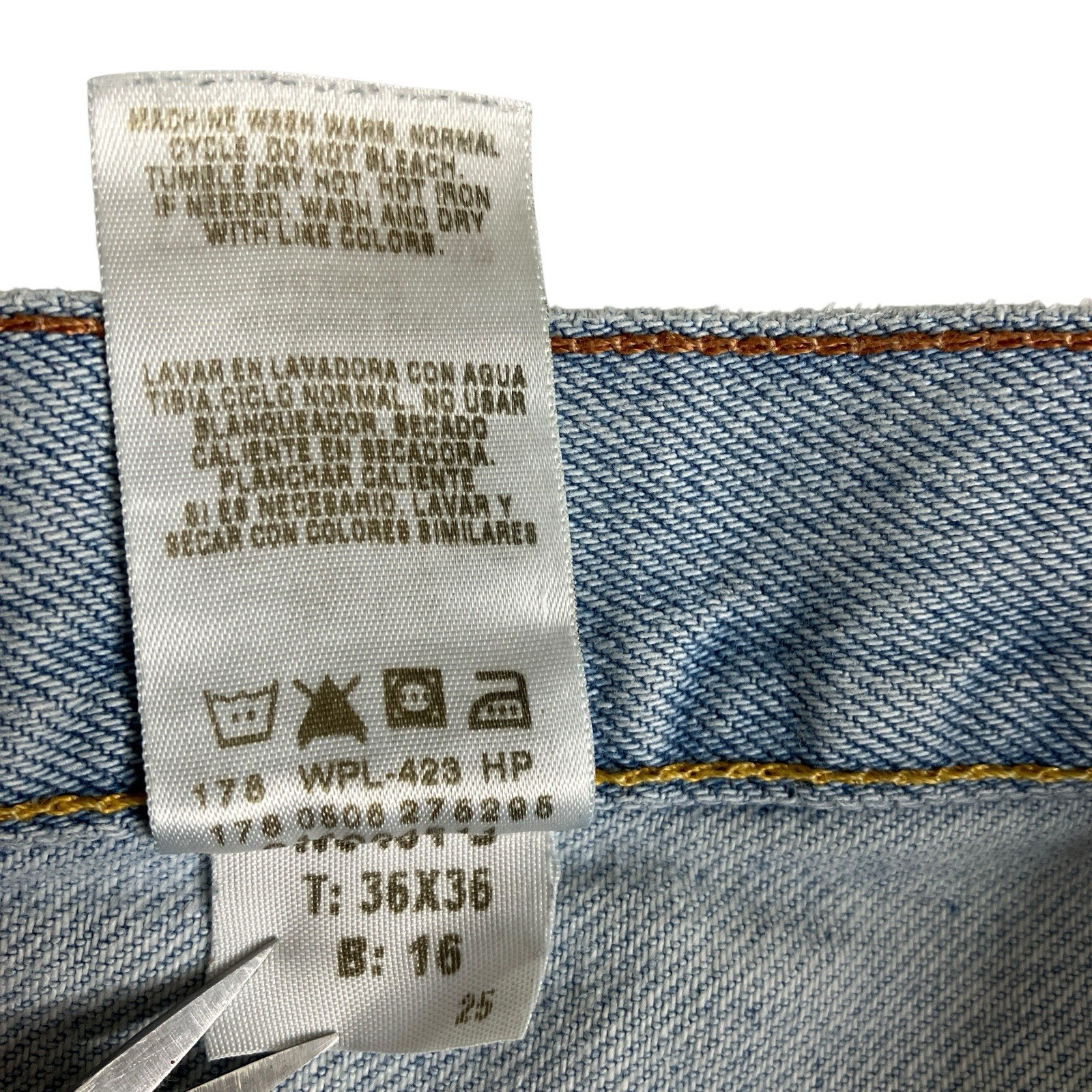 Y2K Levi’s Signature Jeans Mens 36×35 Light Wash Denim Frayed Hem Western Work