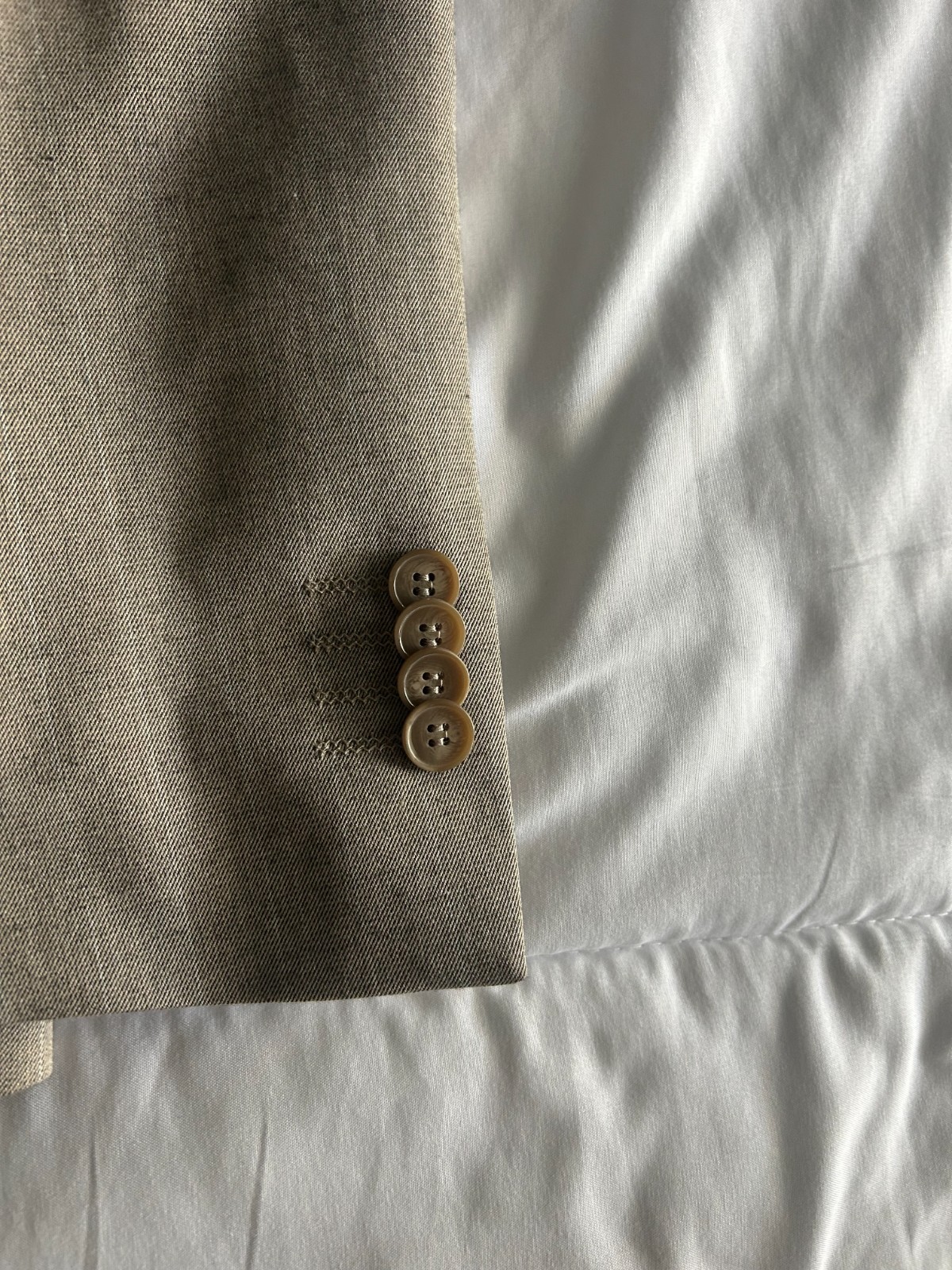 italian suit made in italy. New. Peak Lapel. Vented. Double Breasted. TAN