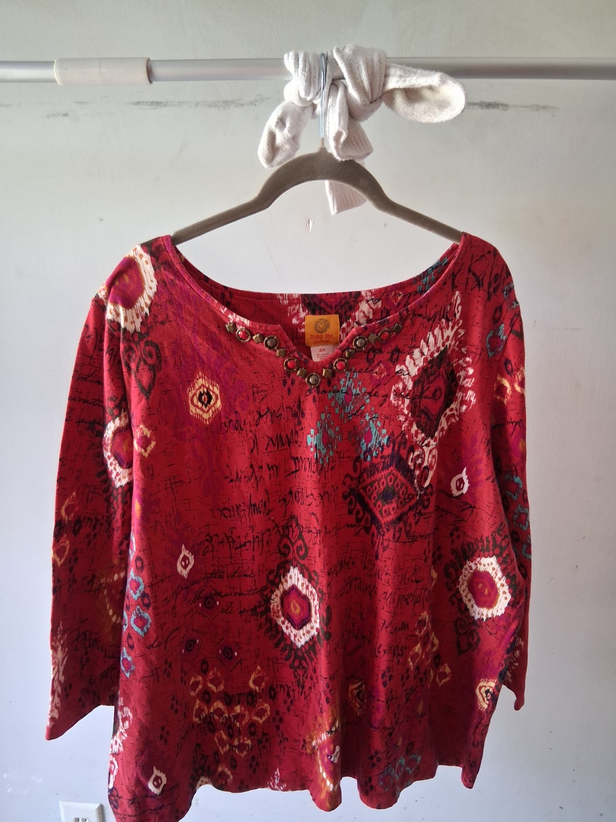 Ruby Rd. Women’s Plus 2X Red Geometric Studded Scoop Neck 3/4 Sleeve Knit Top