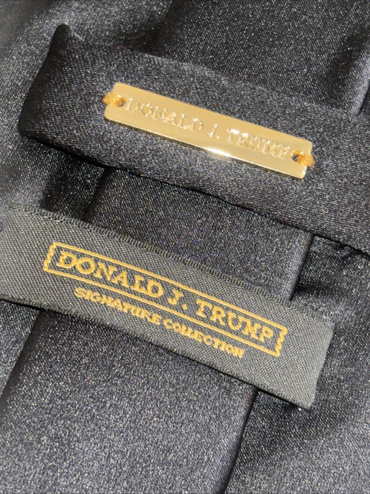 Donald J. Trump Signature Collection 100% Silk Mens Necktie Solid Black