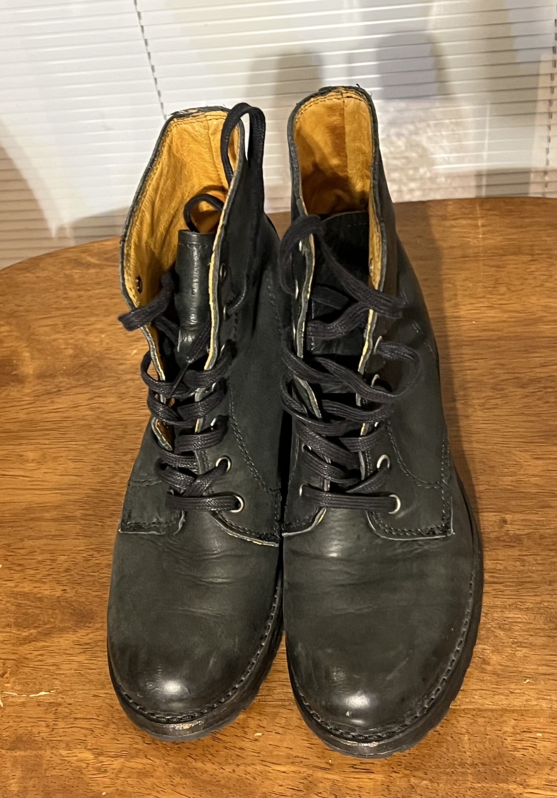 Frye Sabrina Black Leather Lace Up Ankle Boots Vibram Sole Size 7