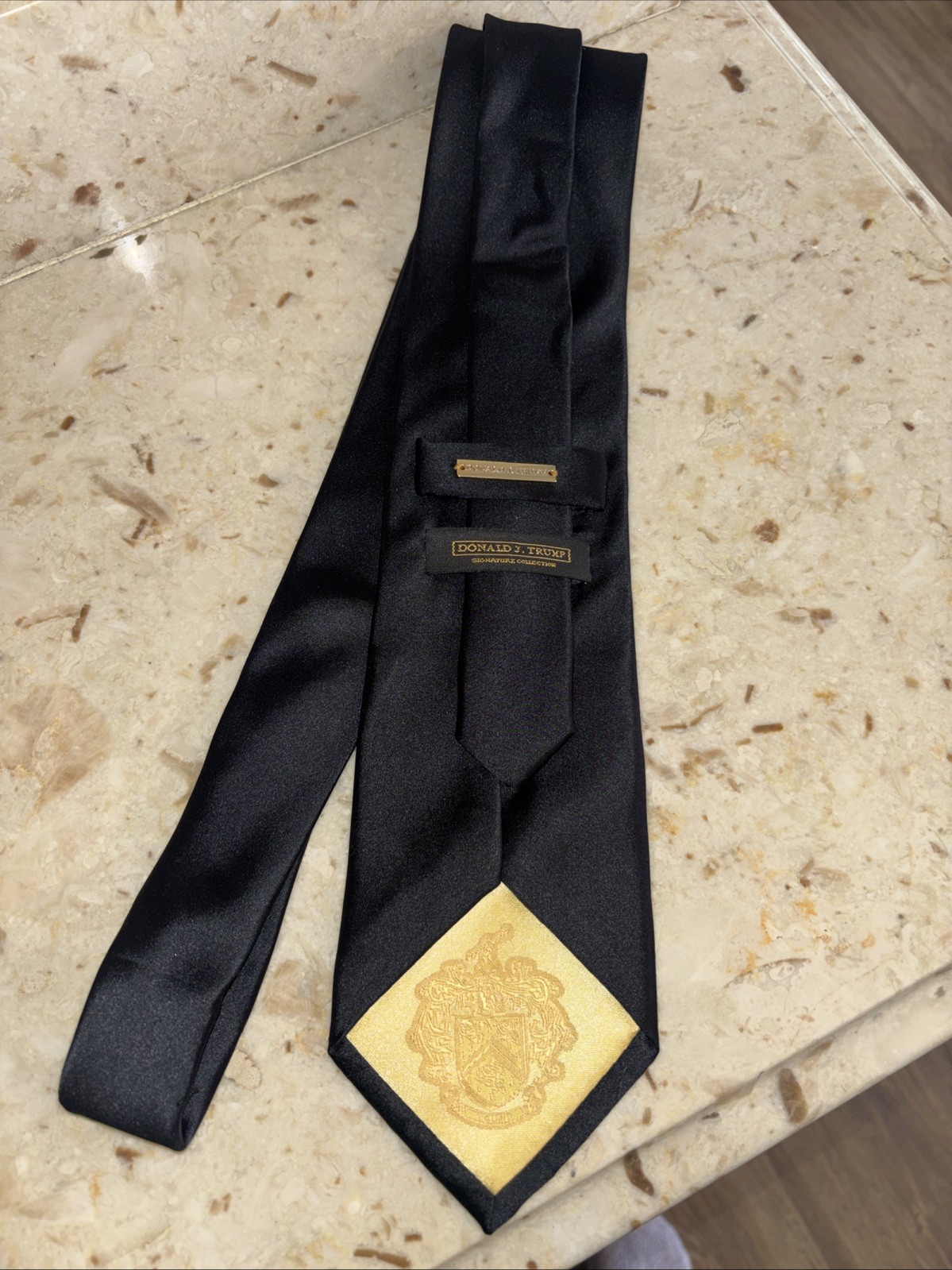 Donald J. Trump Signature Collection 100% Silk Mens Necktie Solid Black