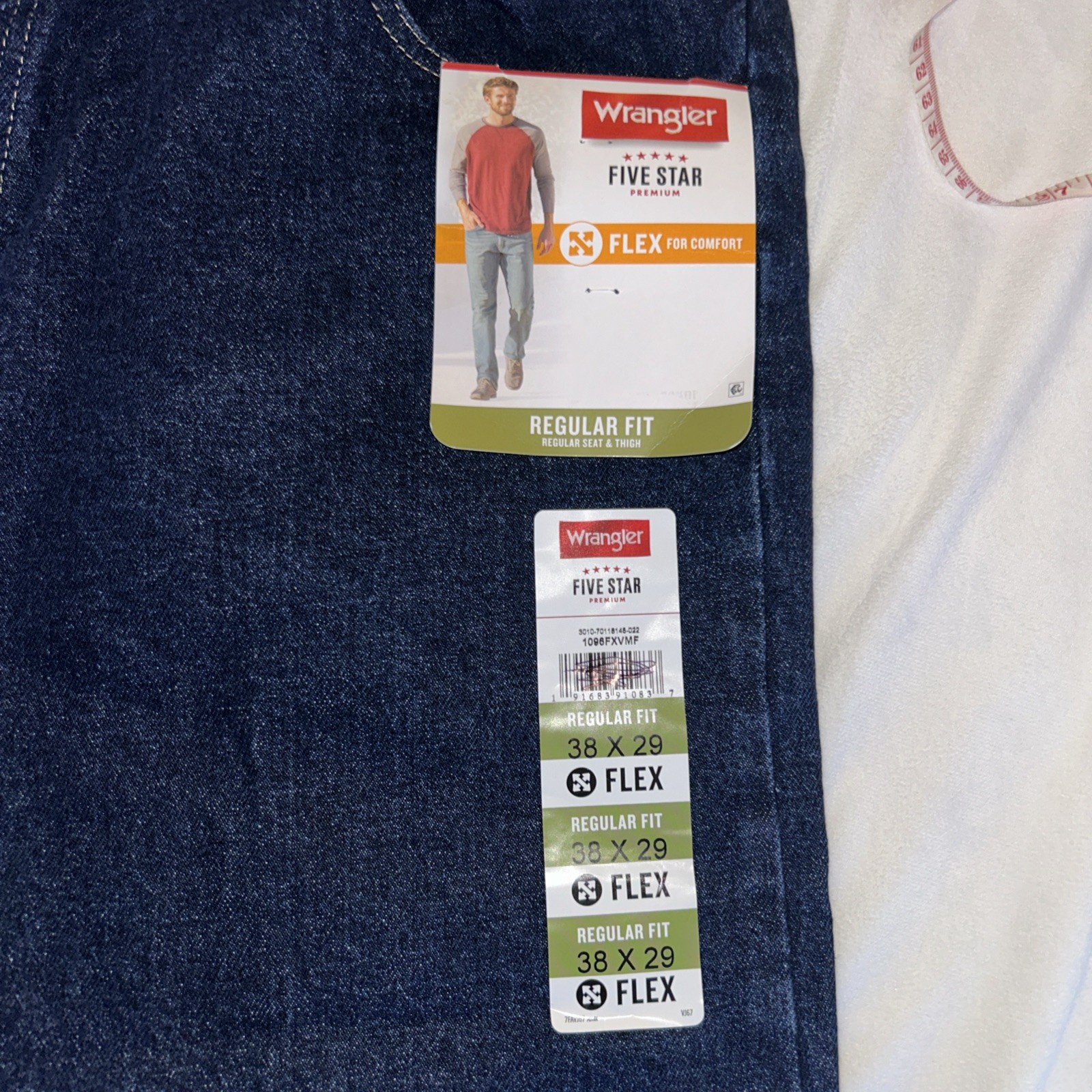 NWTWrangler Mens Flex Relaxed Fit Jeans Five Star 38X29