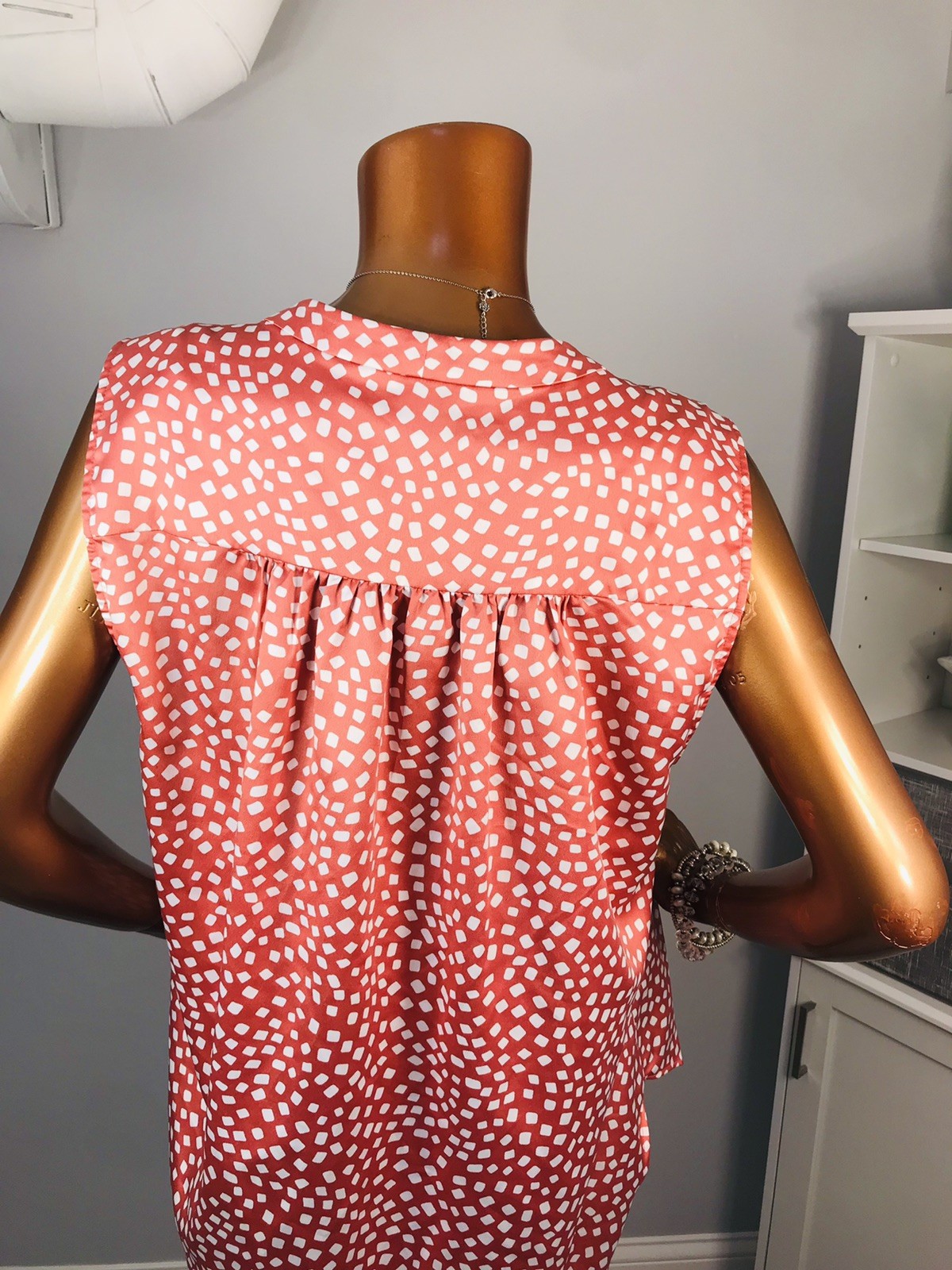 Alfani XL Top Stretch Low Cut Sleeveless Satin Lite Wgt Blouse Dusty Rose White