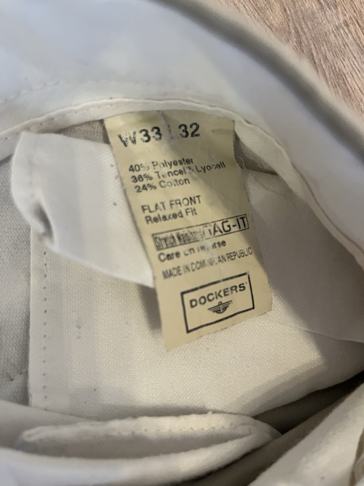 Dockers Individual Fit Stain Defender Beige Khakis Relaxed Straight W33 L32